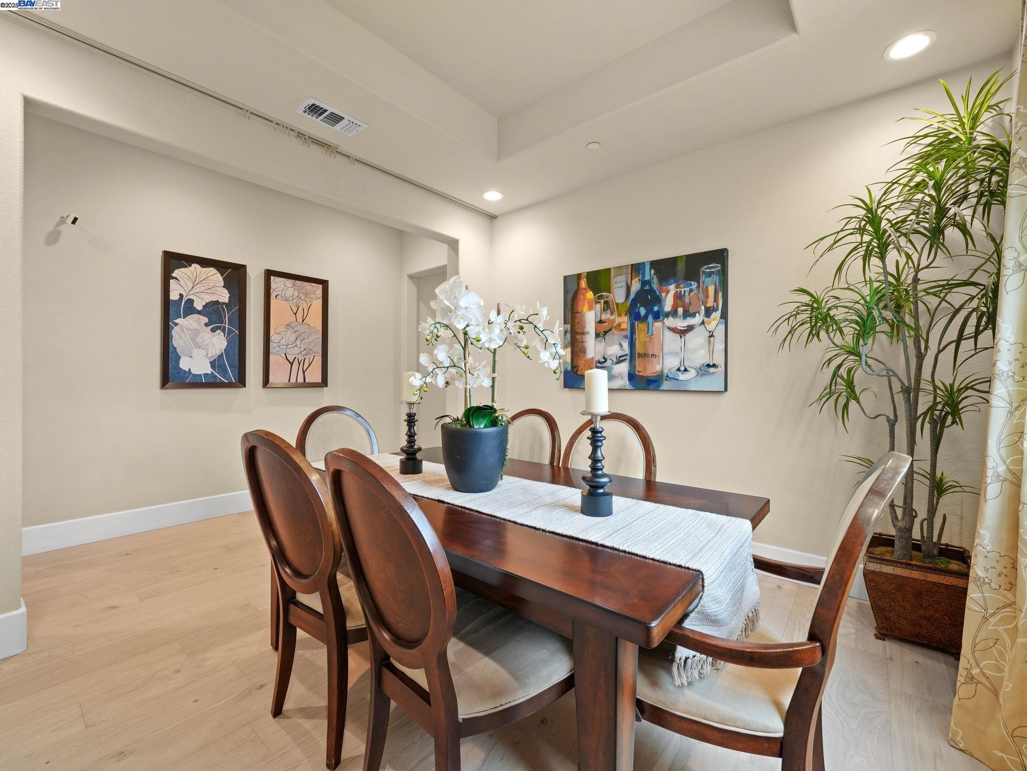 Detail Gallery Image 6 of 44 For 7211 Kylemore Ct, Dublin,  CA 94568 - 5 Beds | 3 Baths