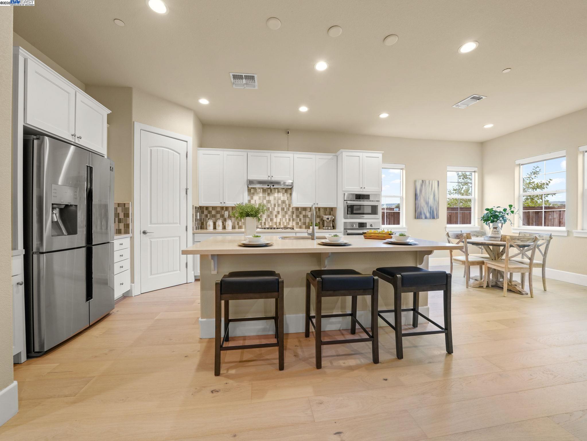 Detail Gallery Image 8 of 44 For 7211 Kylemore Ct, Dublin,  CA 94568 - 5 Beds | 3 Baths