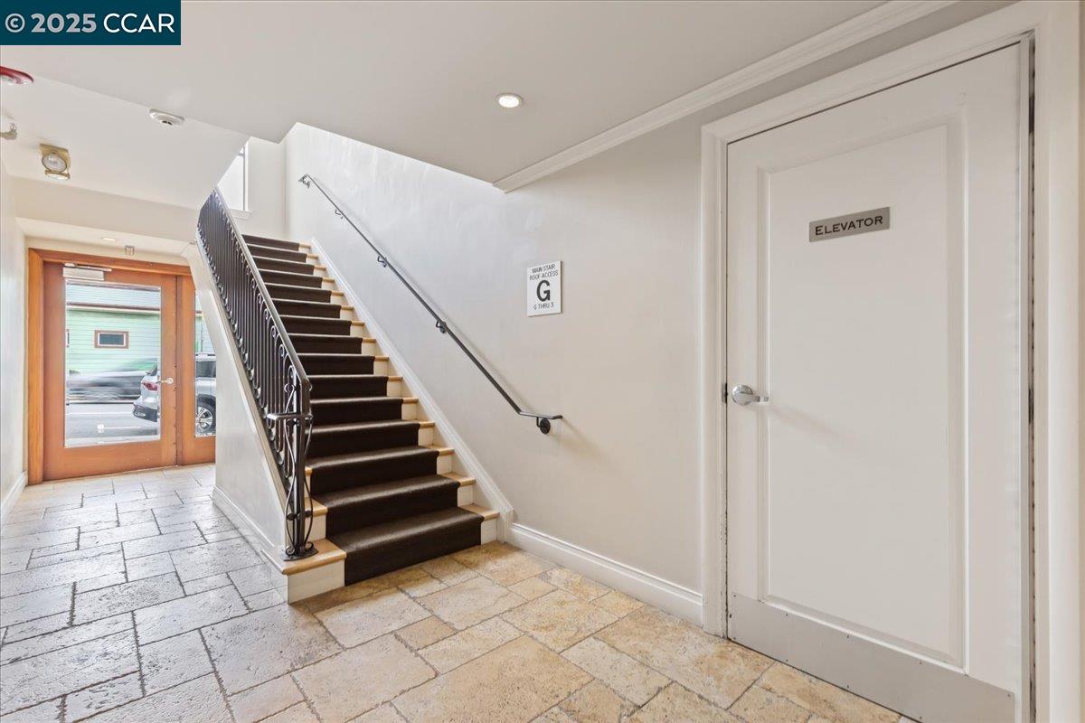 Detail Gallery Image 3 of 33 For 1300 7th Avenue #1,  San Francisco,  CA 94122 - 2 Beds | 1/1 Baths