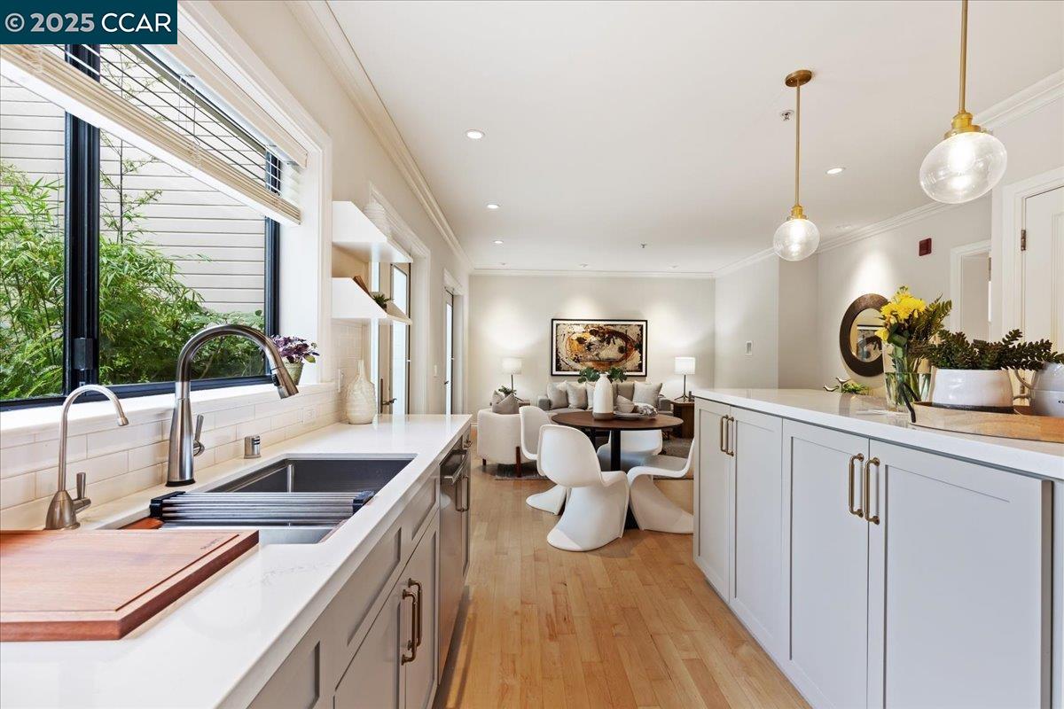 Detail Gallery Image 7 of 33 For 1300 7th Avenue #1,  San Francisco,  CA 94122 - 2 Beds | 1/1 Baths