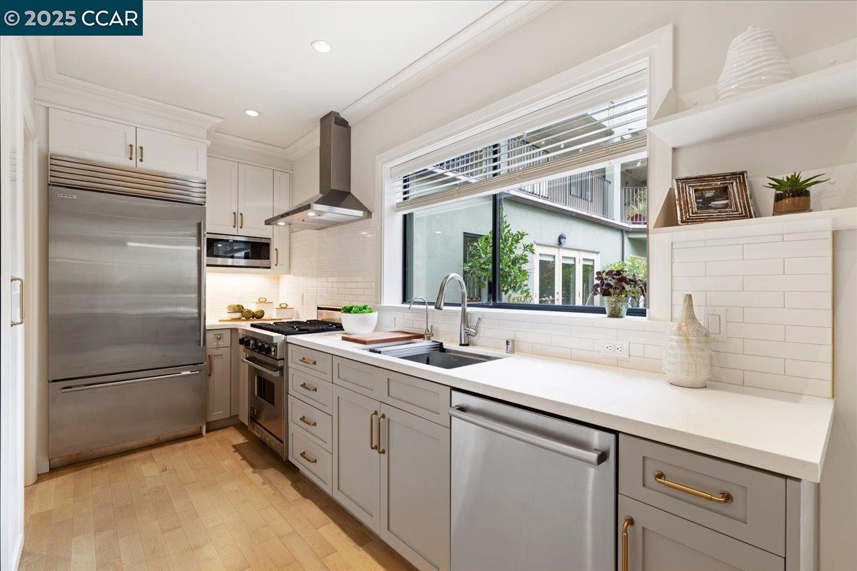Detail Gallery Image 8 of 33 For 1300 7th Avenue #1,  San Francisco,  CA 94122 - 2 Beds | 1/1 Baths