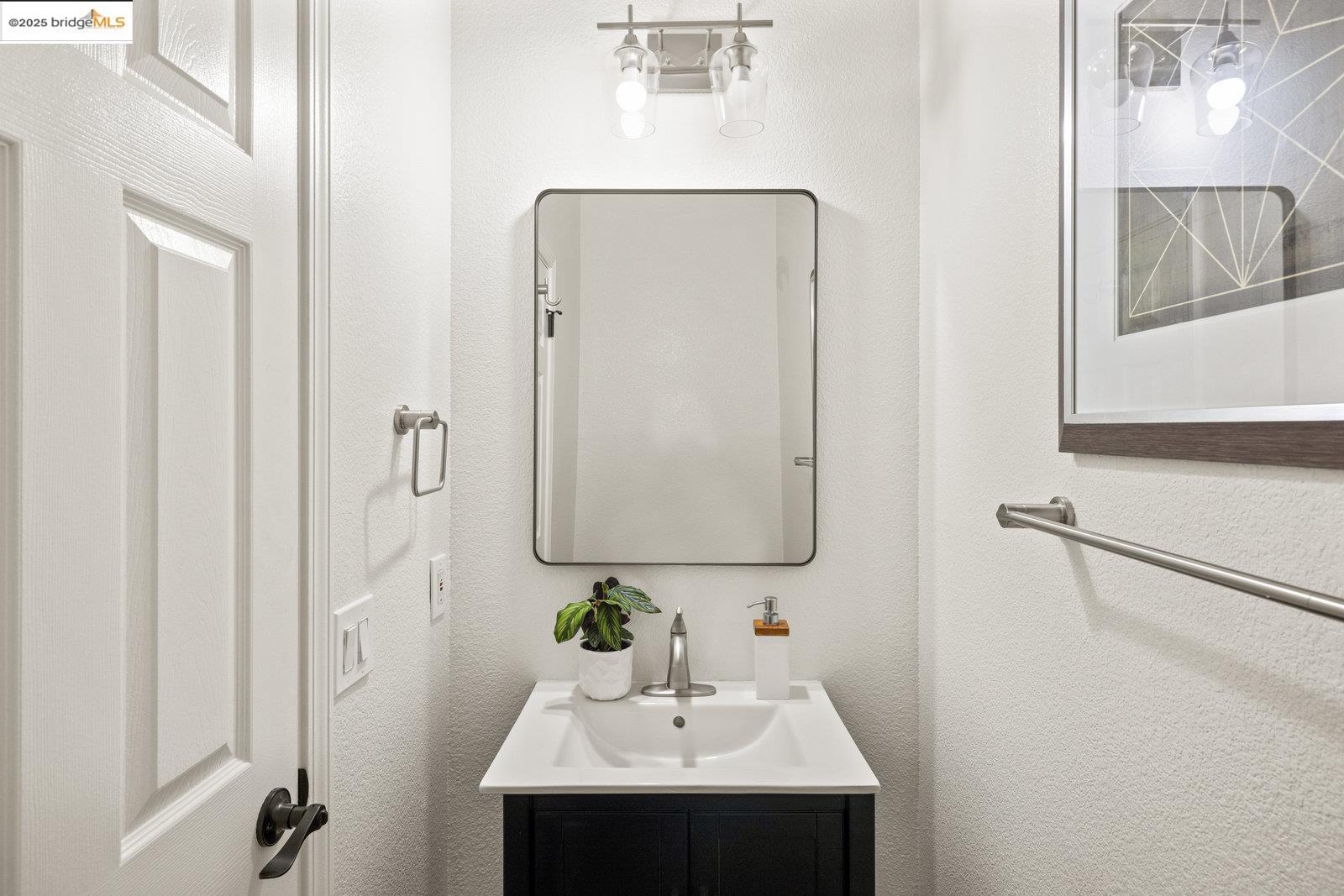 Detail Gallery Image 16 of 50 For 8 Sanderling Ct, Alameda,  CA 94501 - 4 Beds | 2/1 Baths