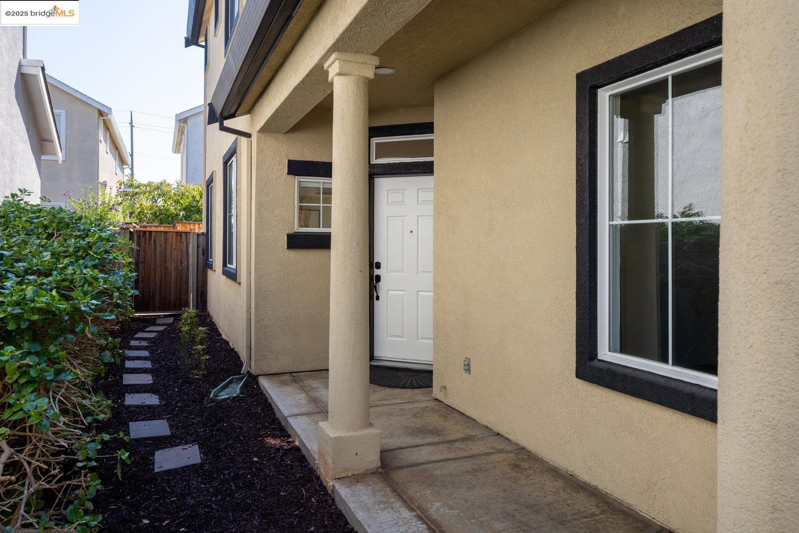 Detail Gallery Image 5 of 50 For 8 Sanderling Ct, Alameda,  CA 94501 - 4 Beds | 2/1 Baths