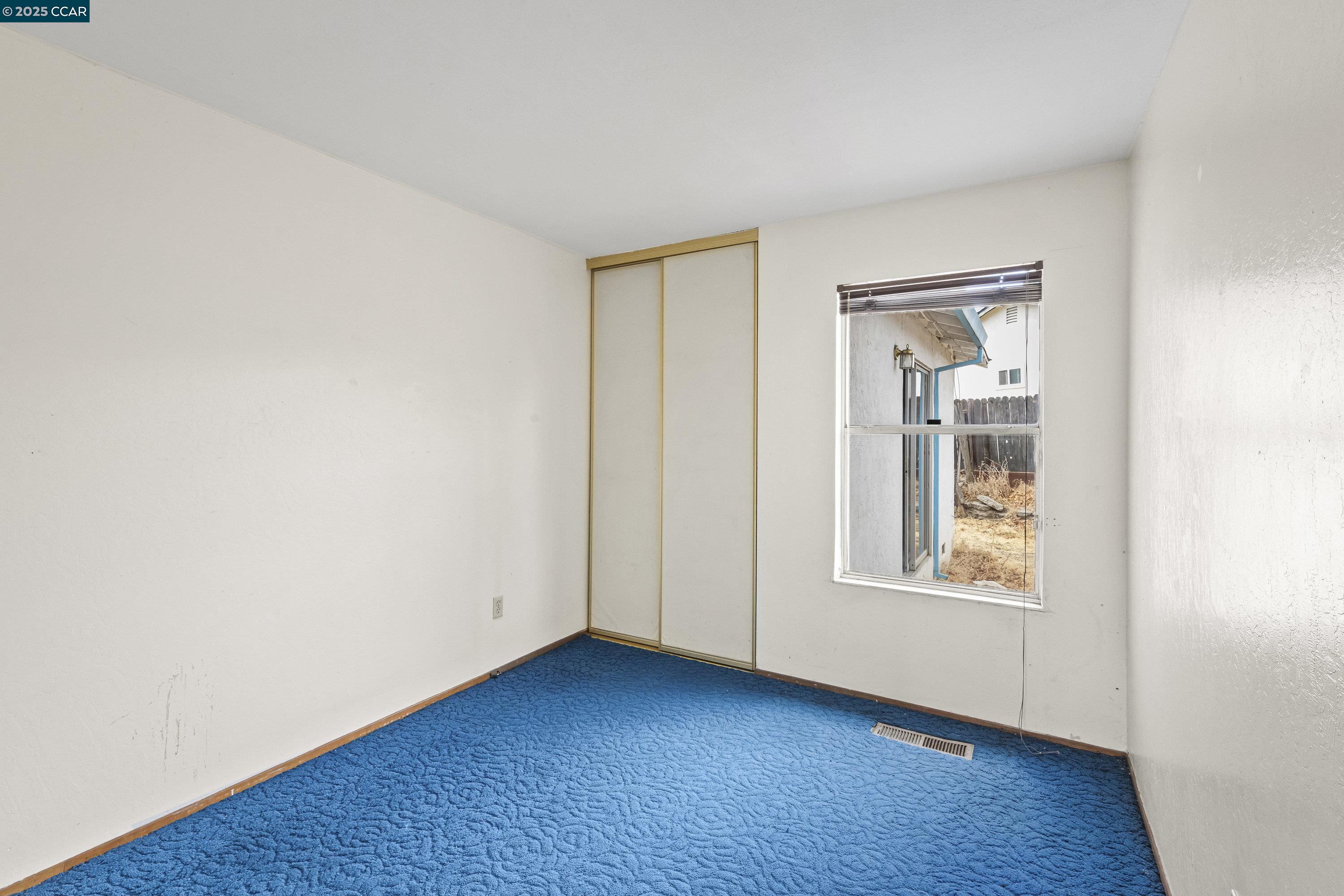 Detail Gallery Image 12 of 16 For 26 Orinda Ln, Pittsburg,  CA 94565 - 4 Beds | 2 Baths