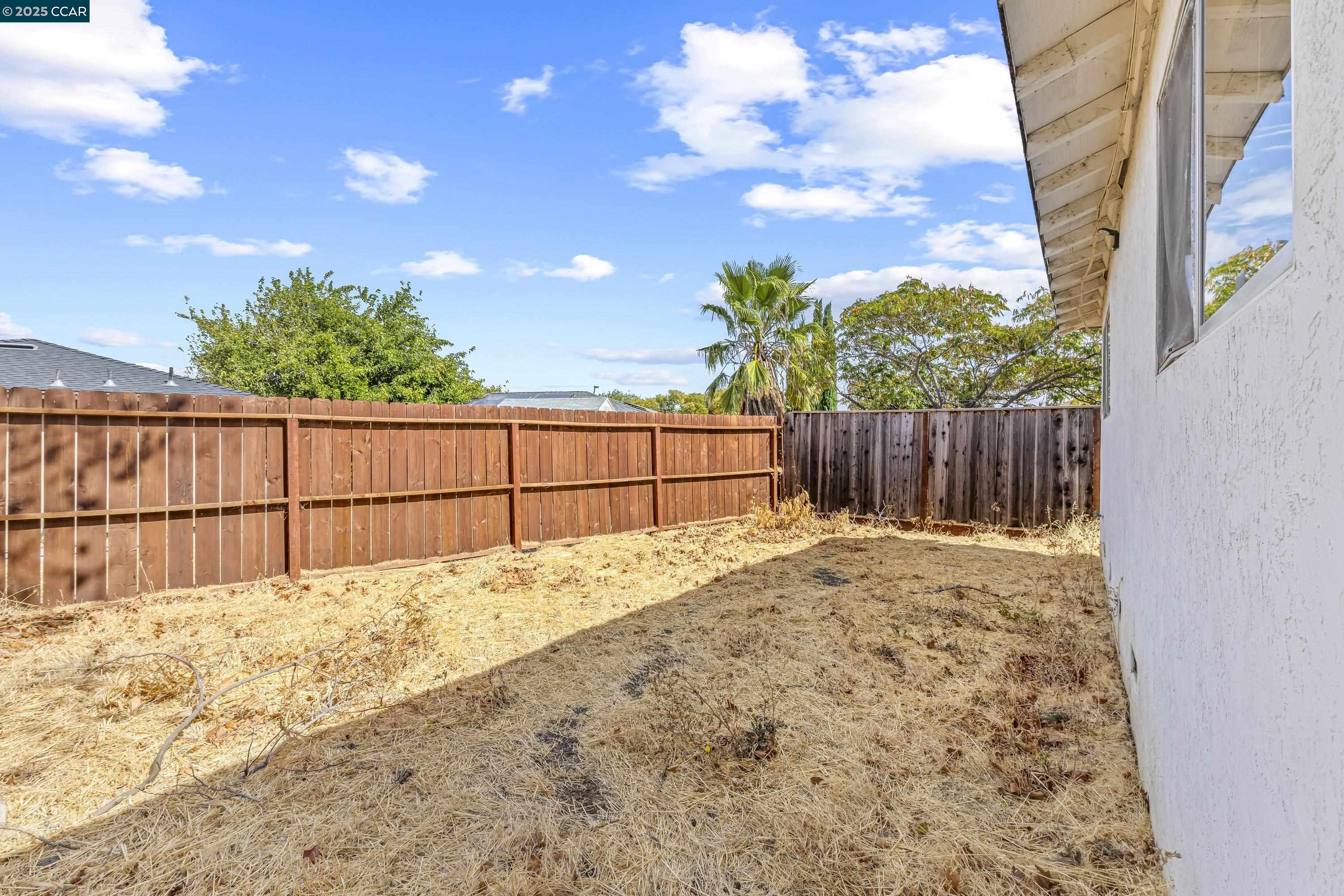 Detail Gallery Image 14 of 16 For 26 Orinda Ln, Pittsburg,  CA 94565 - 4 Beds | 2 Baths