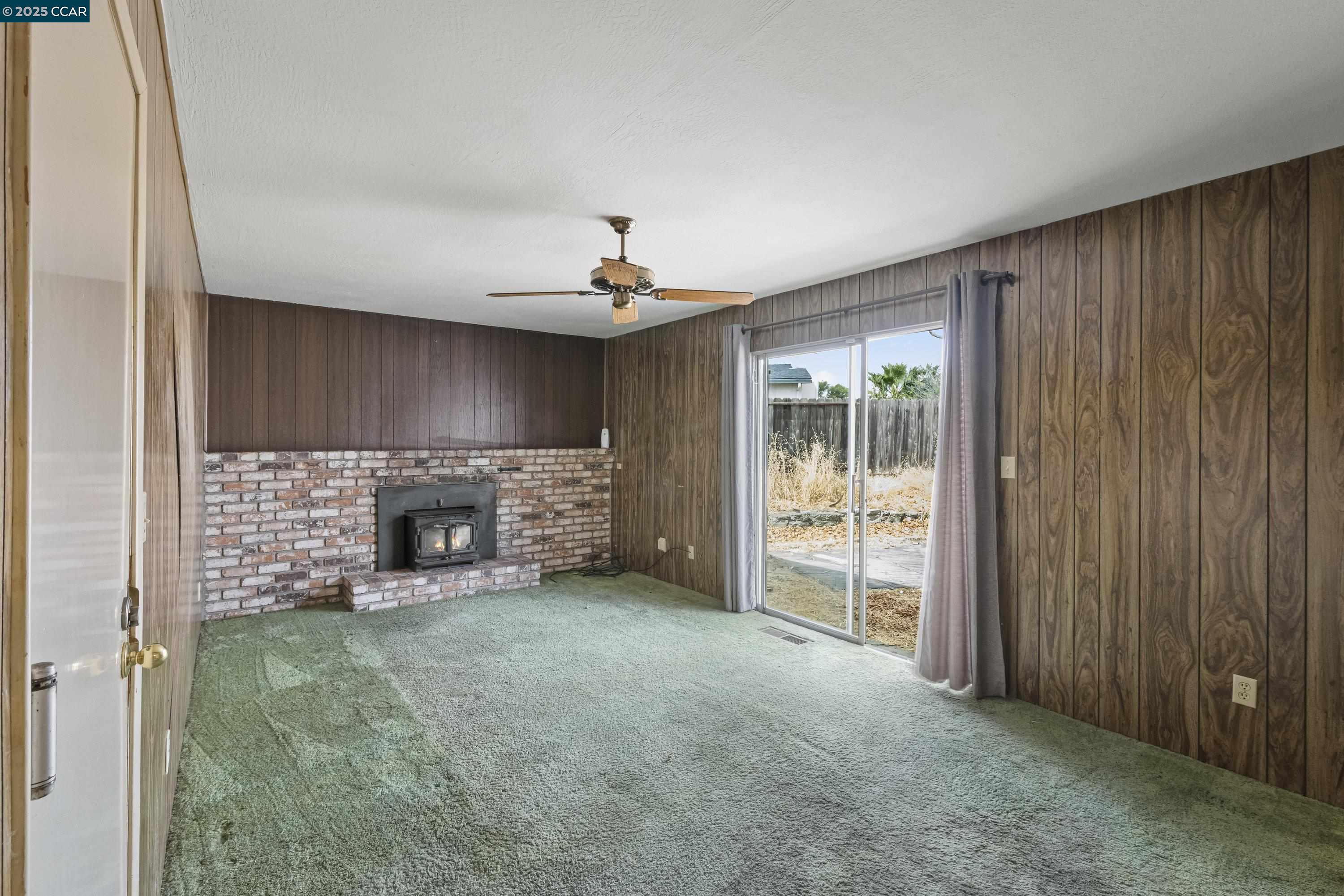 Detail Gallery Image 4 of 16 For 26 Orinda Ln, Pittsburg,  CA 94565 - 4 Beds | 2 Baths
