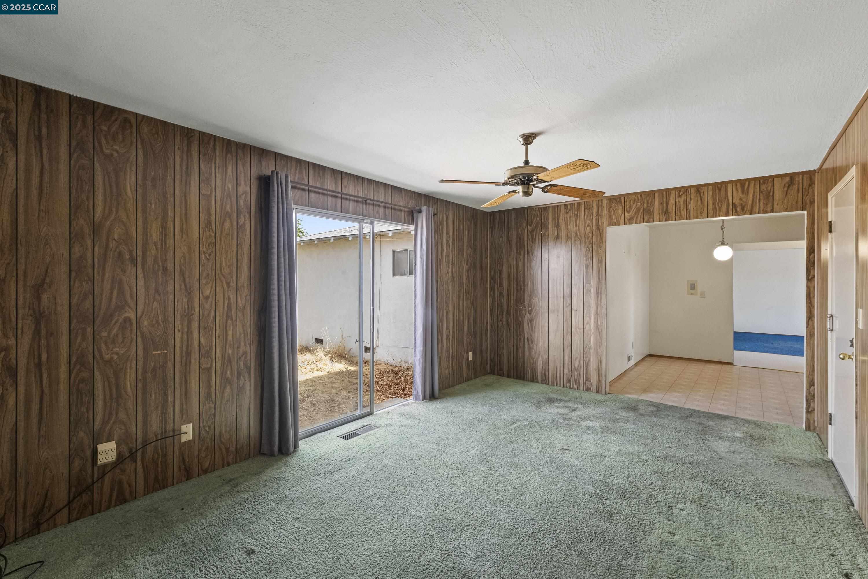 Detail Gallery Image 5 of 16 For 26 Orinda Ln, Pittsburg,  CA 94565 - 4 Beds | 2 Baths