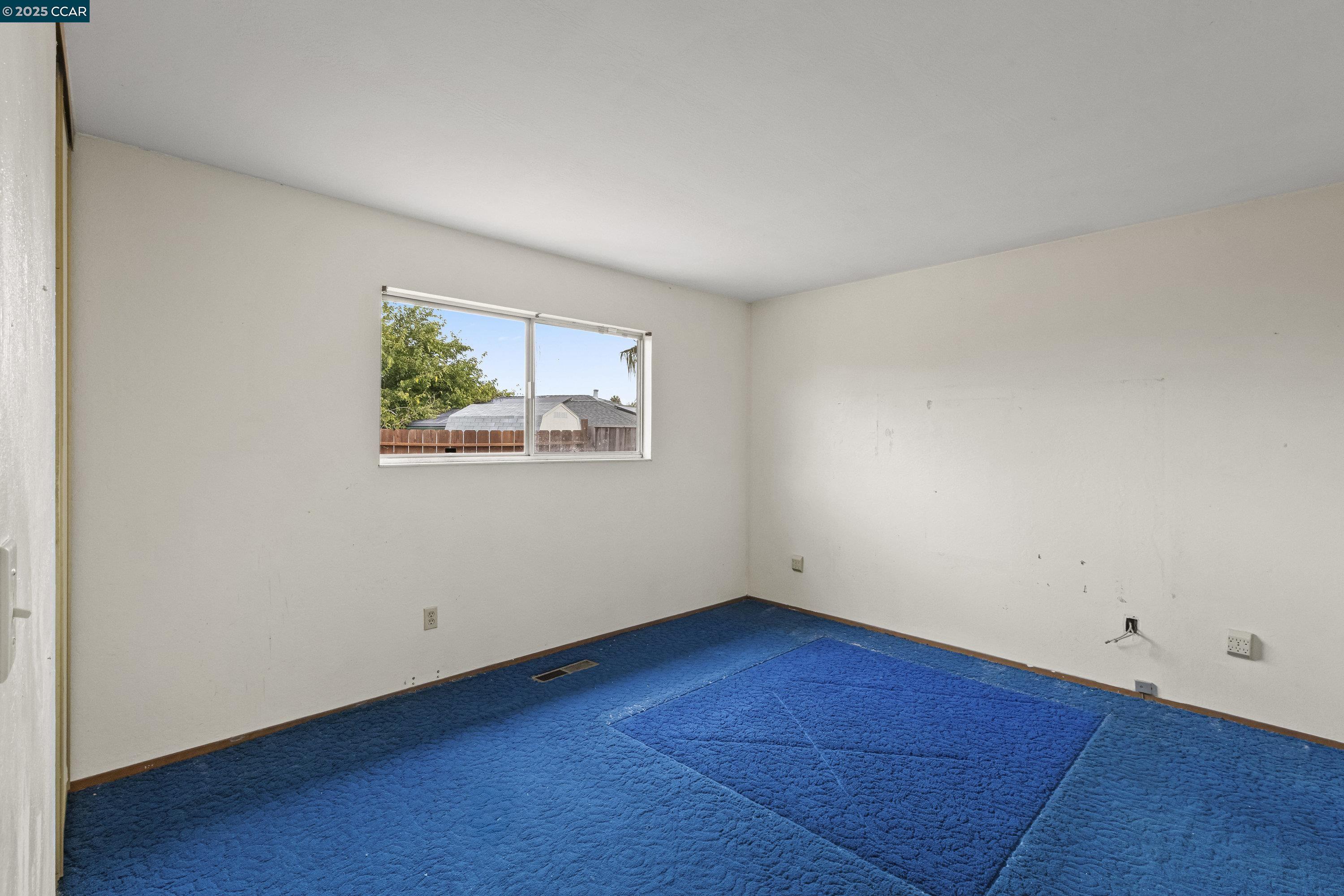 Detail Gallery Image 9 of 16 For 26 Orinda Ln, Pittsburg,  CA 94565 - 4 Beds | 2 Baths