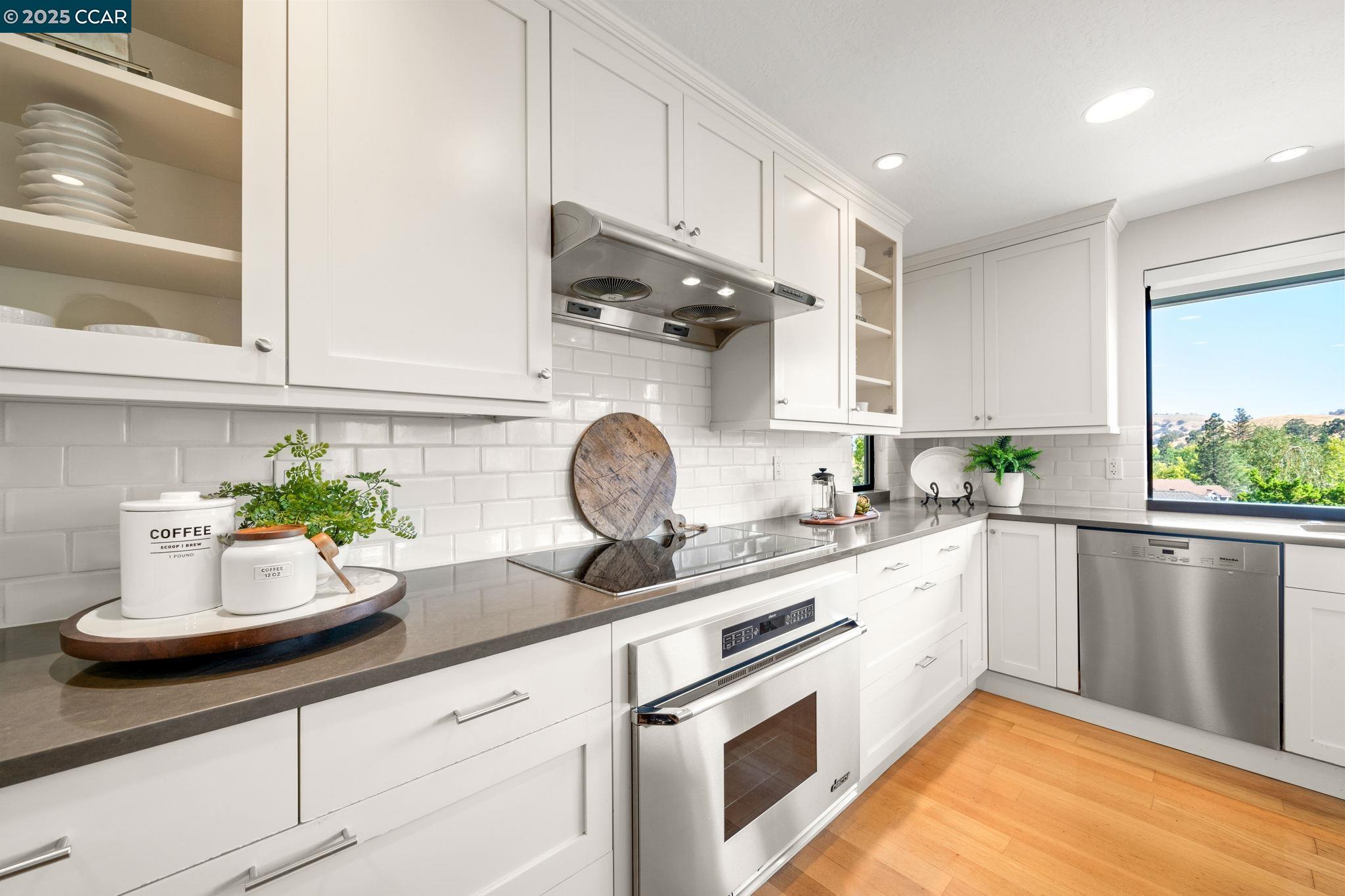 Detail Gallery Image 11 of 52 For 1305 Chesterton Way, Walnut Creek,  CA 94596 - 3 Beds | 2/1 Baths