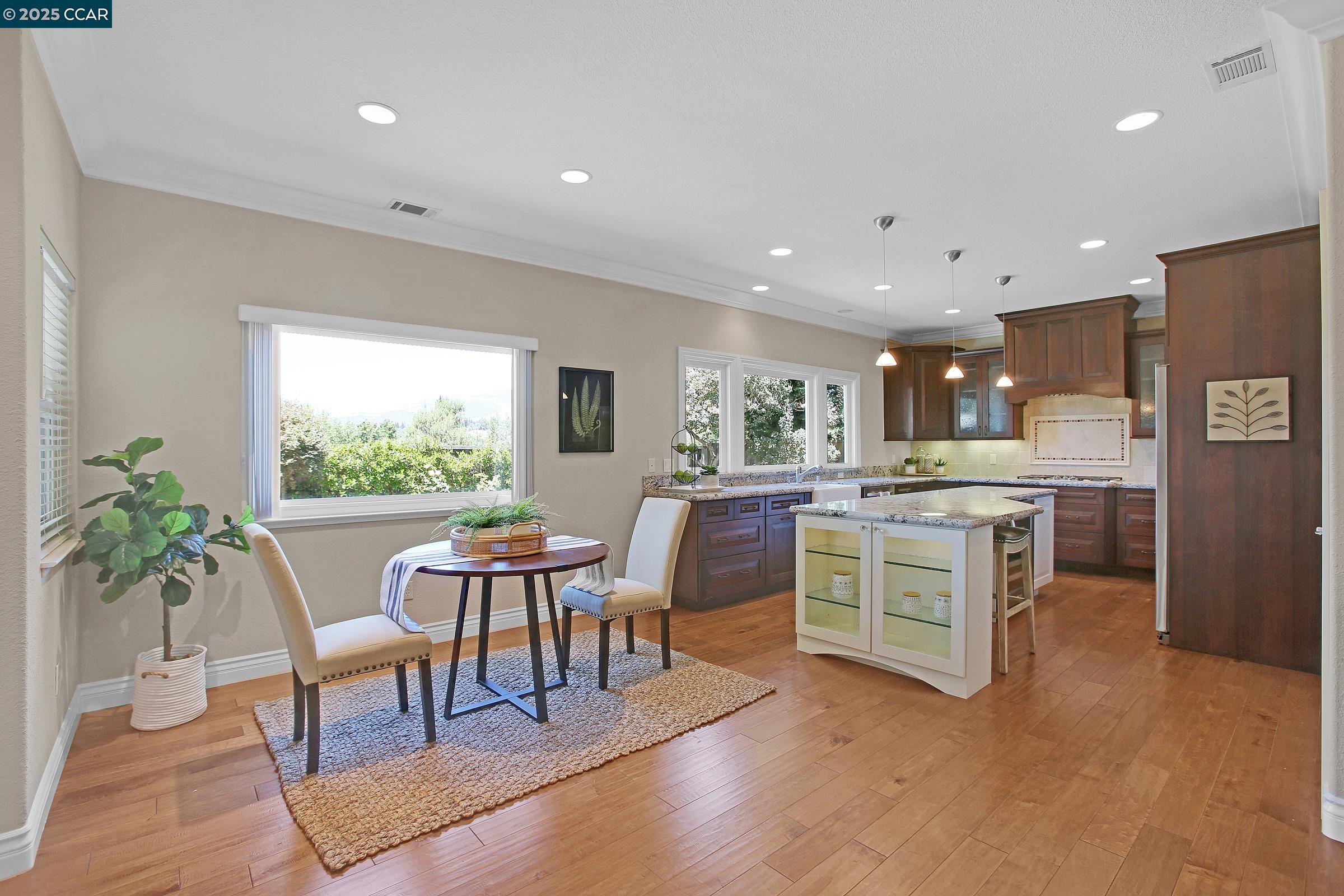 Detail Gallery Image 11 of 33 For 706 Endsliegh Ct, Danville,  CA 94506 - 5 Beds | 3 Baths