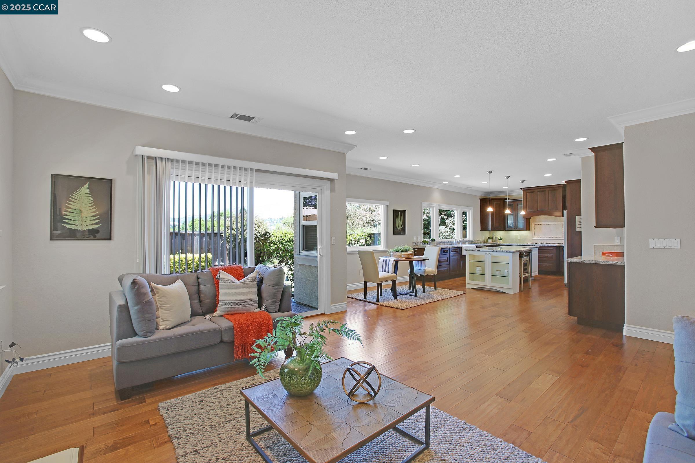 Detail Gallery Image 14 of 33 For 706 Endsliegh Ct, Danville,  CA 94506 - 5 Beds | 3 Baths