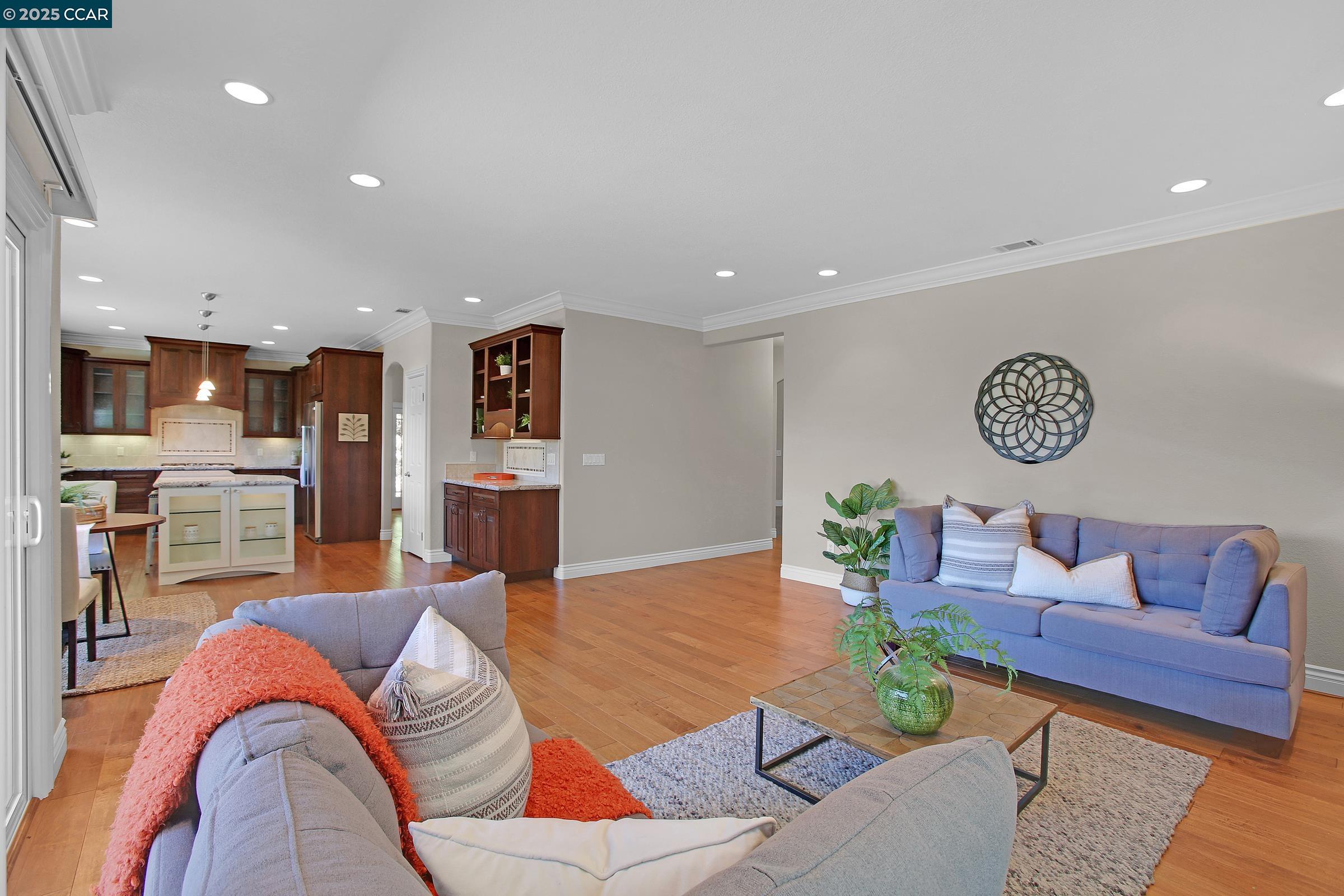 Detail Gallery Image 16 of 33 For 706 Endsliegh Ct, Danville,  CA 94506 - 5 Beds | 3 Baths