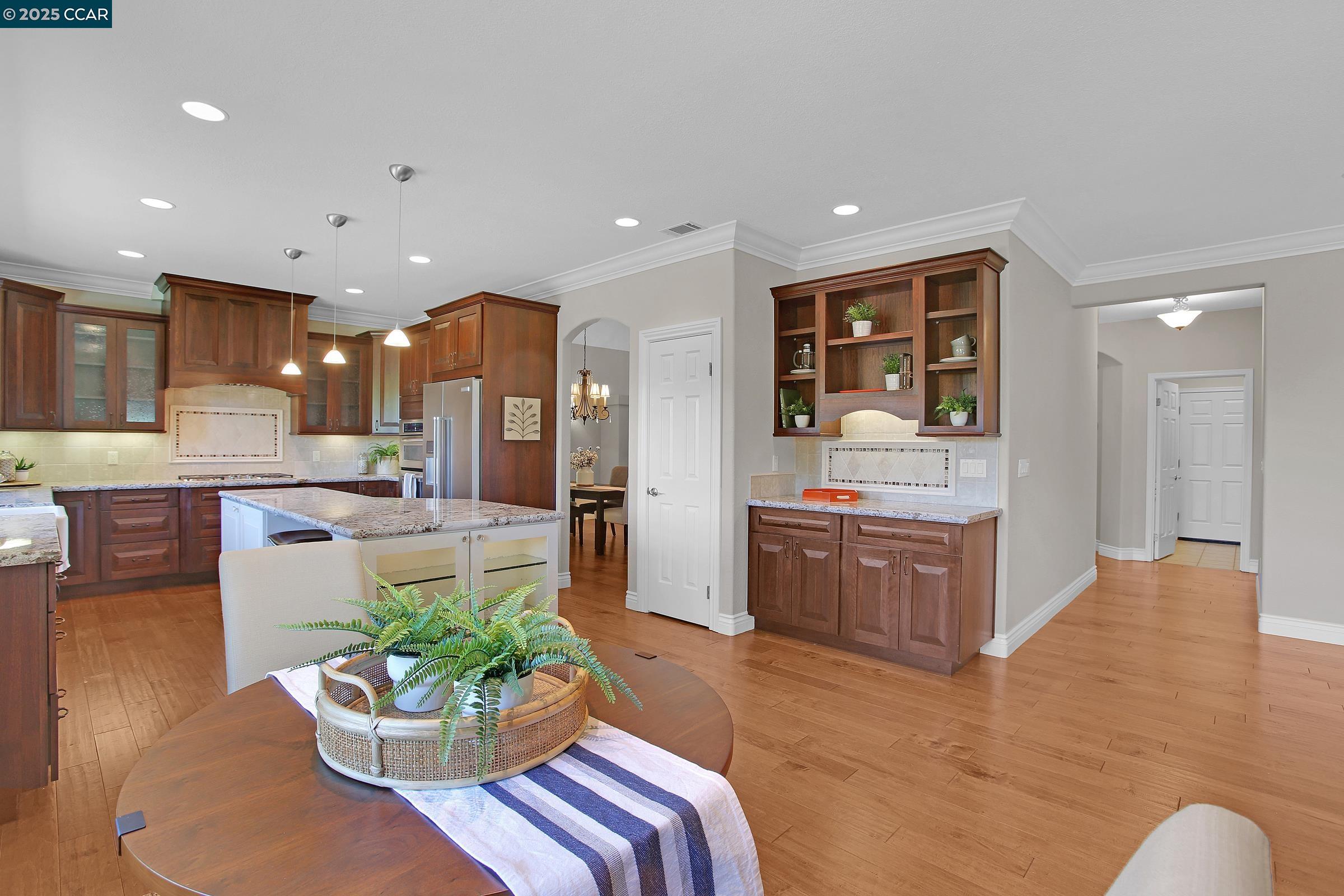 Detail Gallery Image 10 of 33 For 706 Endsliegh Ct, Danville,  CA 94506 - 5 Beds | 3 Baths