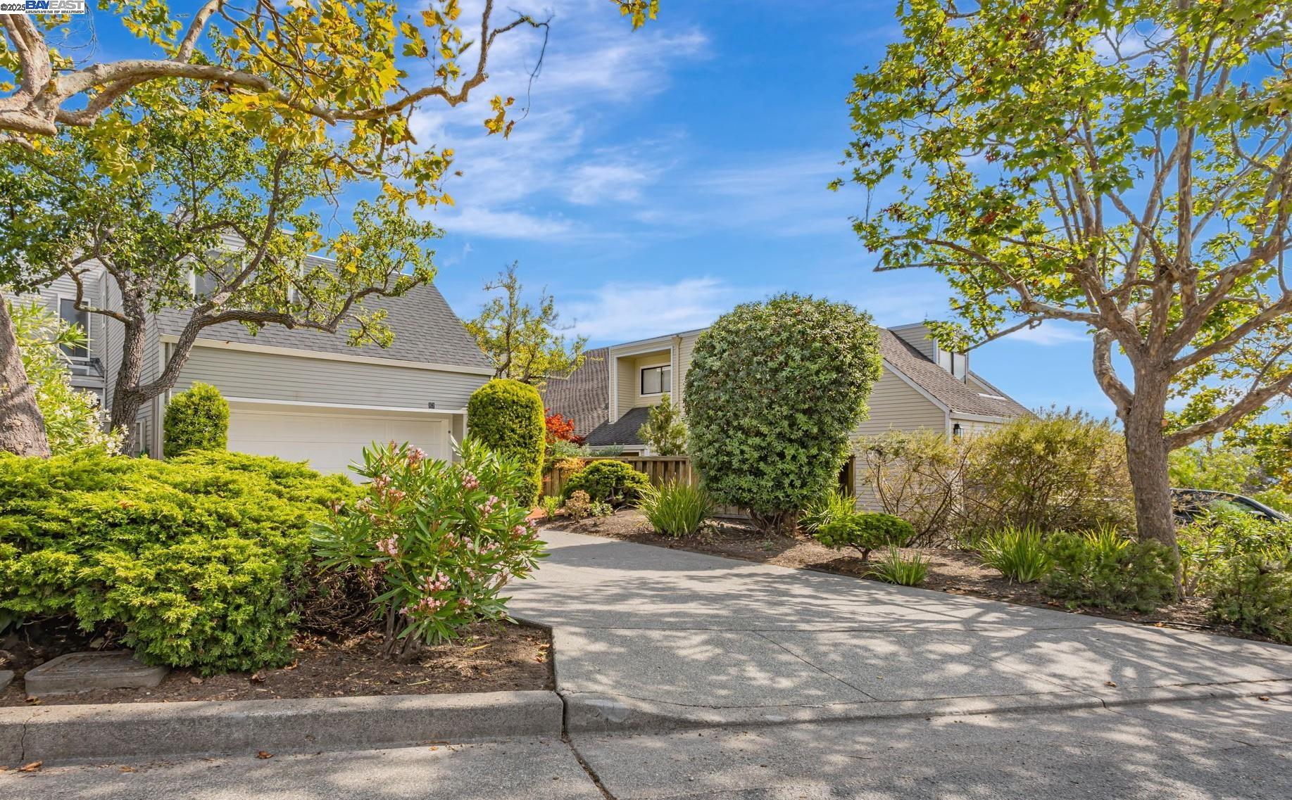 Detail Gallery Image 2 of 32 For 62 Milland Dr, Mill Valley,  CA 94941 - 3 Beds | 2/1 Baths