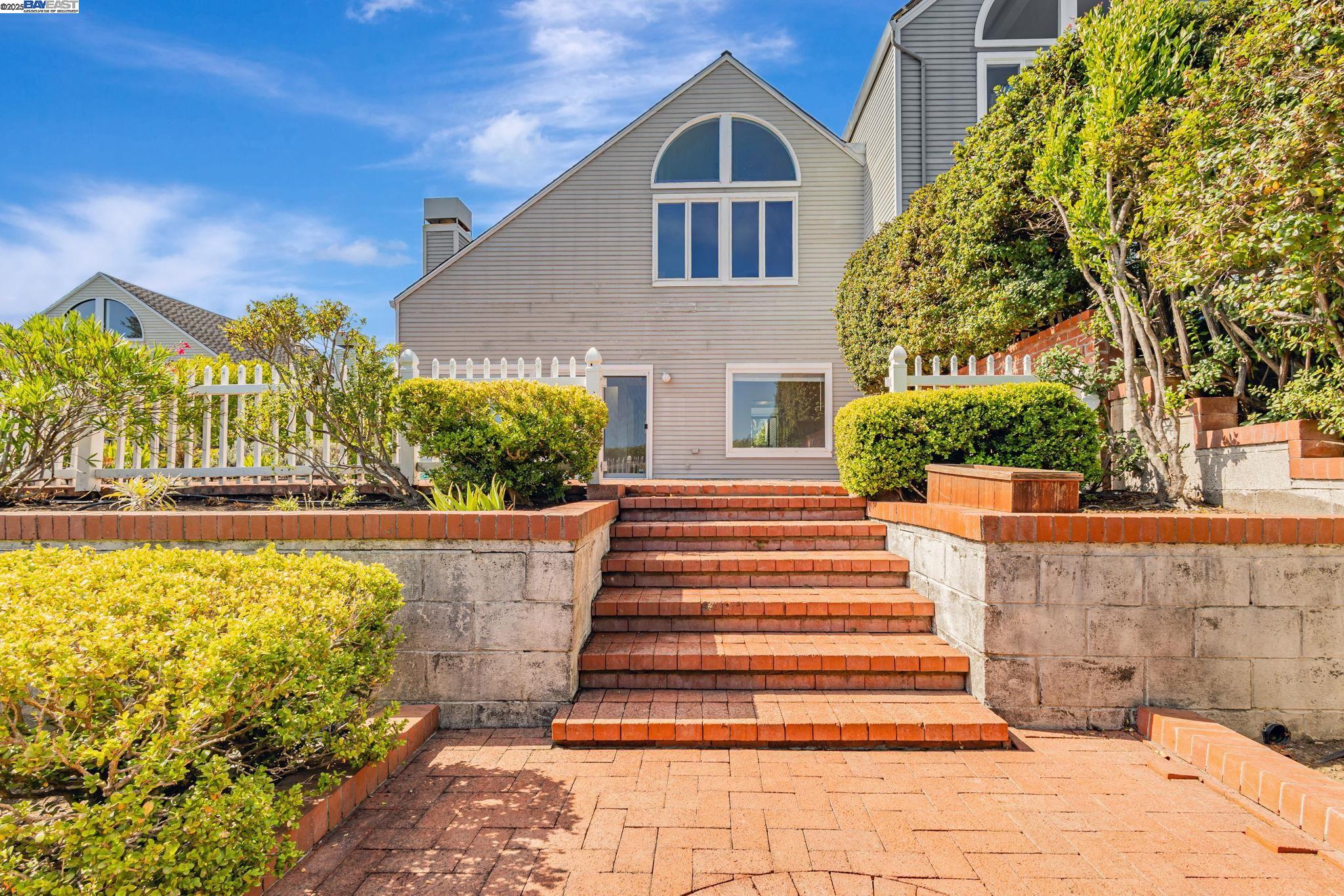 Detail Gallery Image 22 of 32 For 62 Milland Dr, Mill Valley,  CA 94941 - 3 Beds | 2/1 Baths
