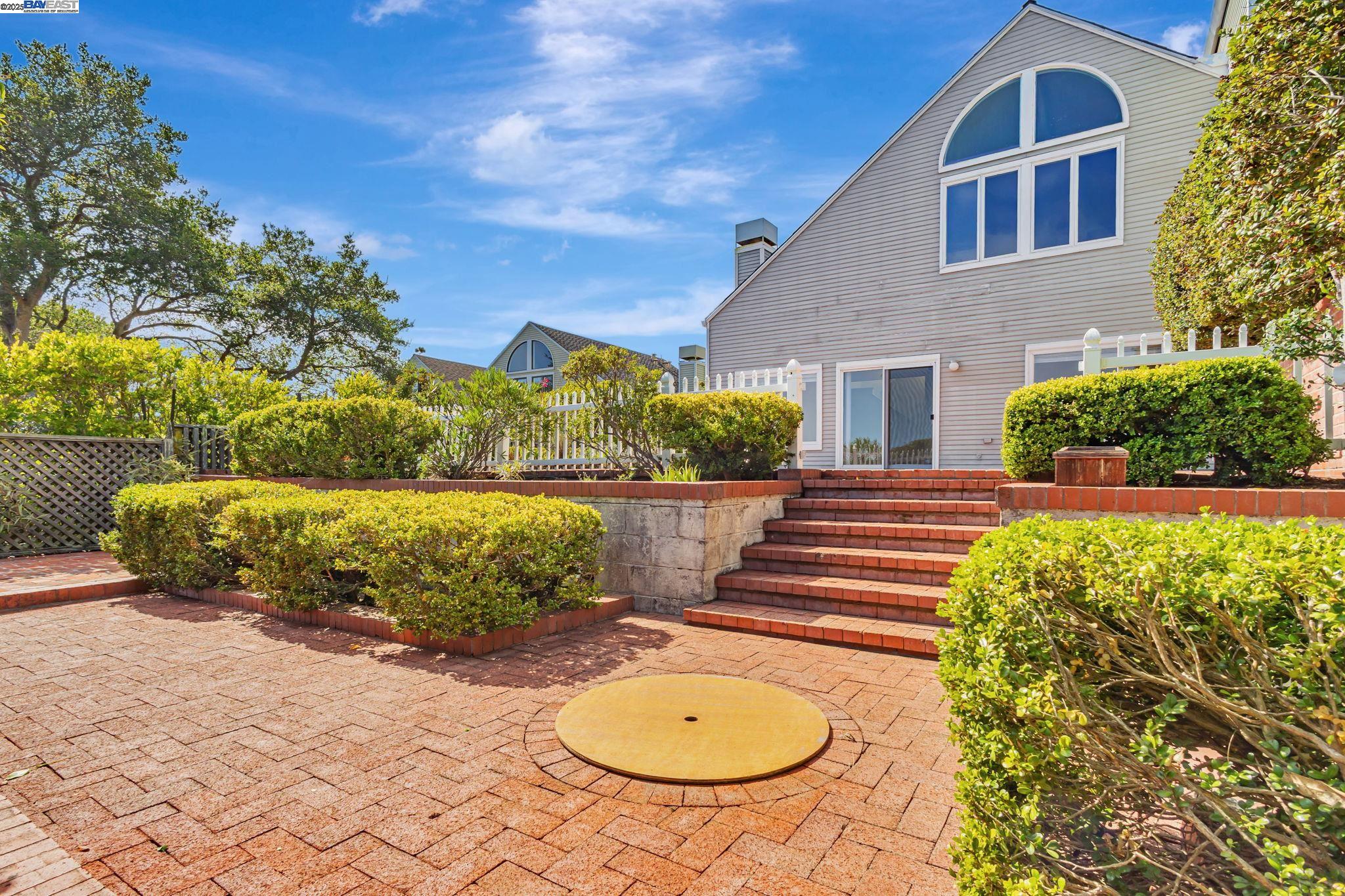 Detail Gallery Image 24 of 32 For 62 Milland Dr, Mill Valley,  CA 94941 - 3 Beds | 2/1 Baths