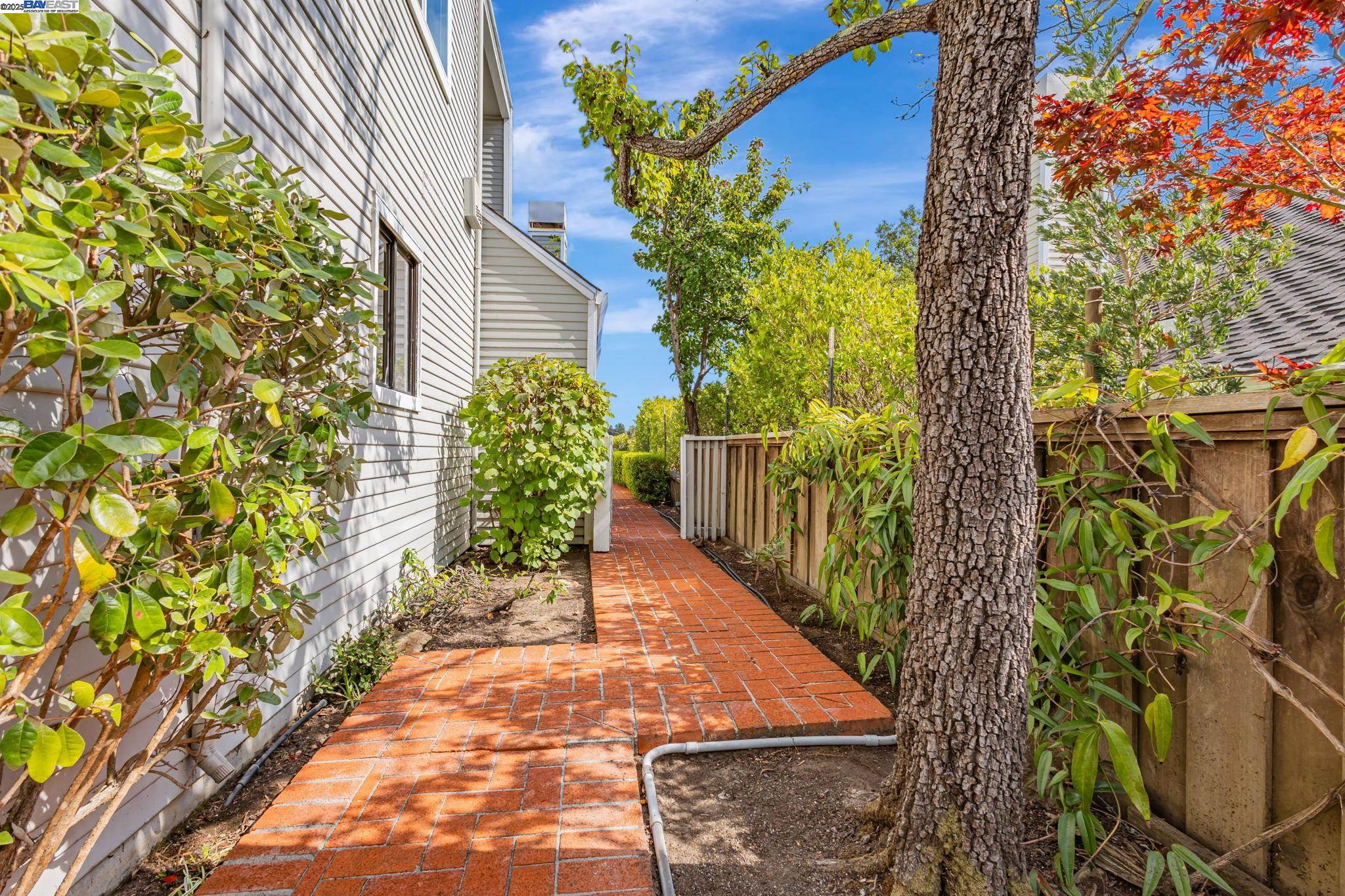 Detail Gallery Image 25 of 32 For 62 Milland Dr, Mill Valley,  CA 94941 - 3 Beds | 2/1 Baths