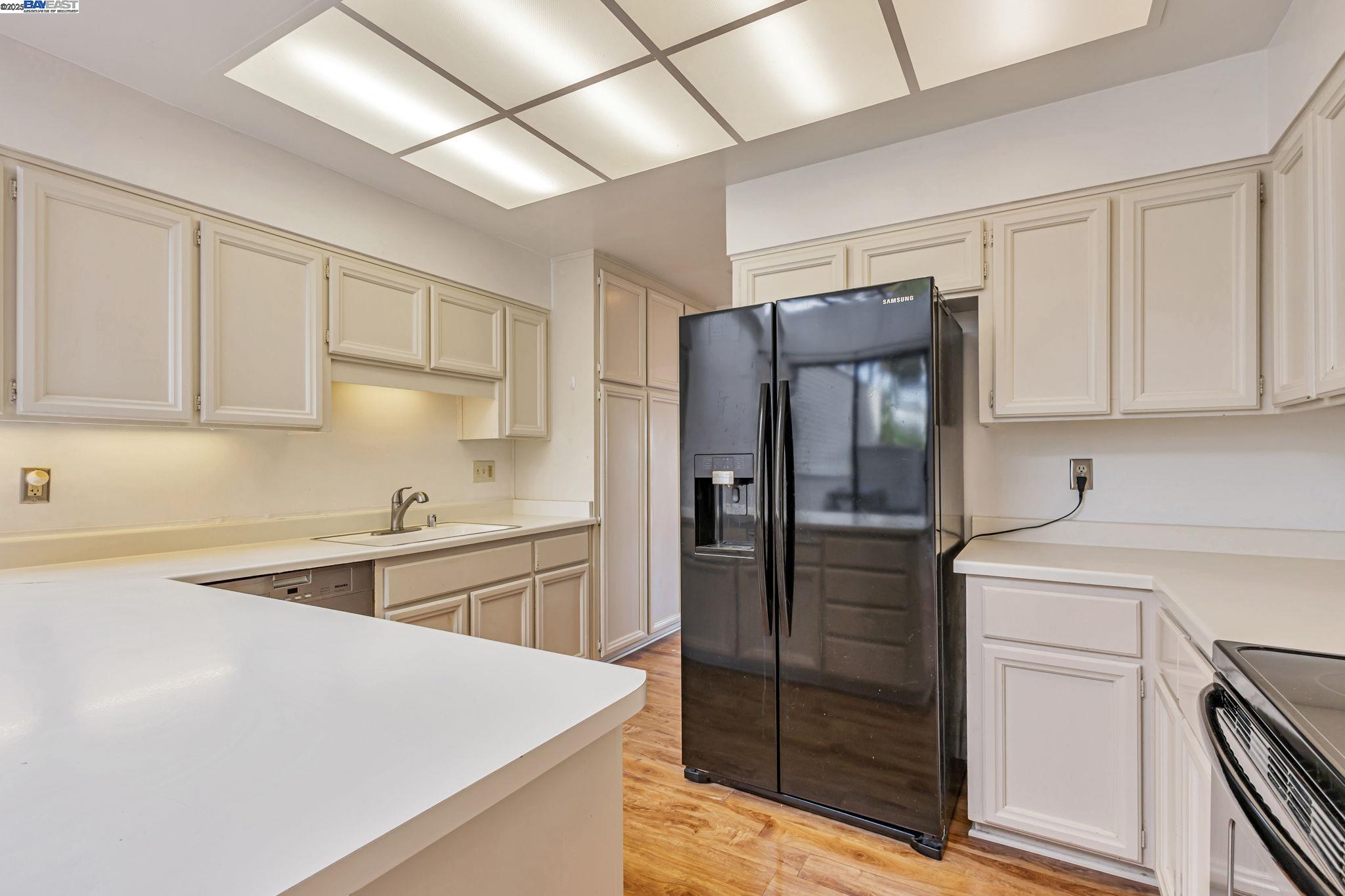 Detail Gallery Image 5 of 32 For 62 Milland Dr, Mill Valley,  CA 94941 - 3 Beds | 2/1 Baths