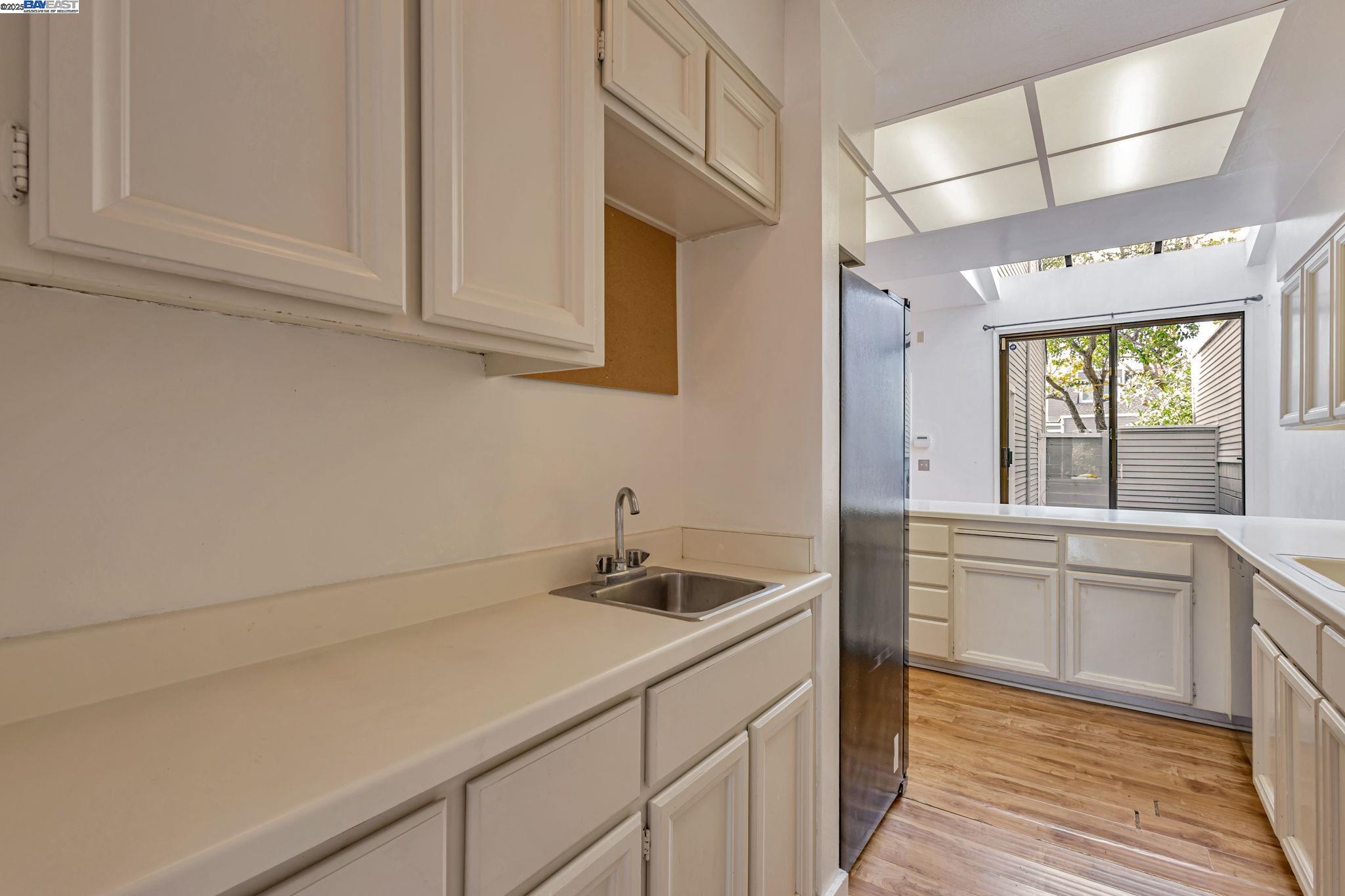 Detail Gallery Image 7 of 32 For 62 Milland Dr, Mill Valley,  CA 94941 - 3 Beds | 2/1 Baths