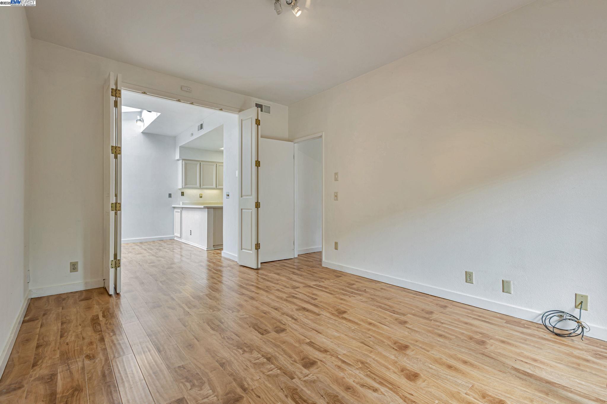 Detail Gallery Image 10 of 32 For 62 Milland Dr, Mill Valley,  CA 94941 - 3 Beds | 2/1 Baths