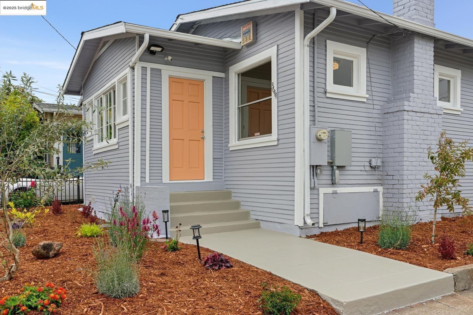 Detail Gallery Image 2 of 35 For 3644 Redding St, Oakland,  CA 94619 - 2 Beds | 1 Baths