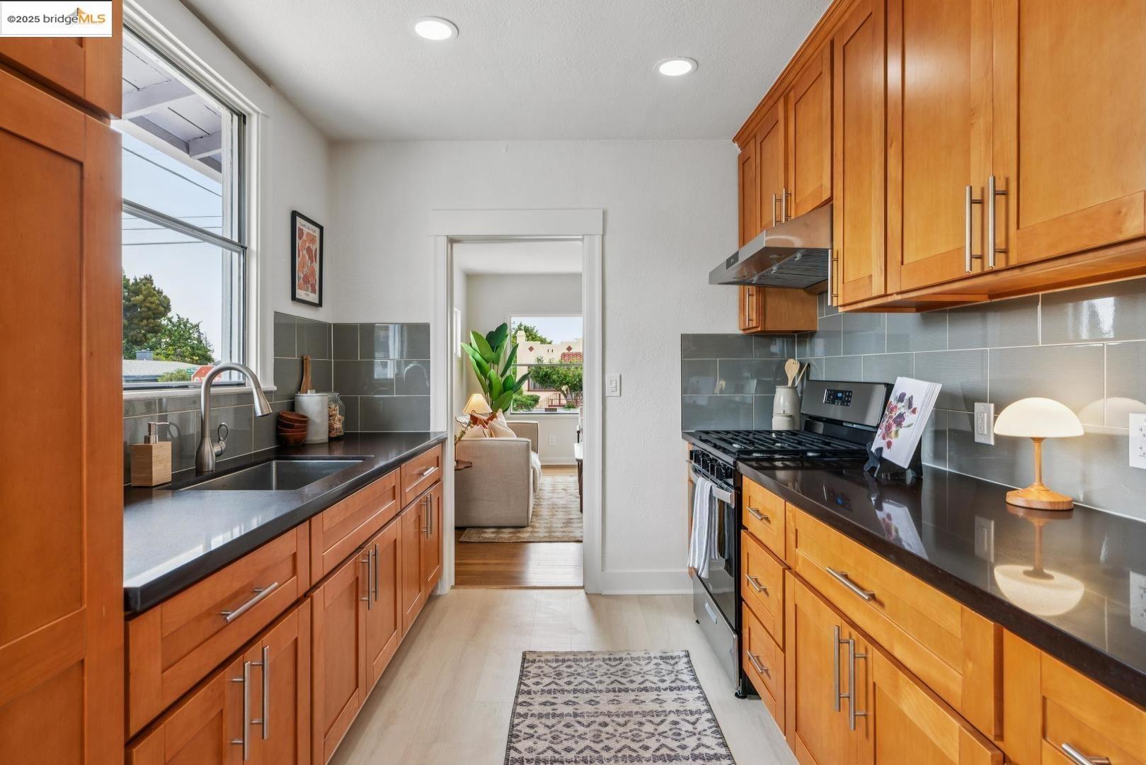 Detail Gallery Image 17 of 35 For 3644 Redding St, Oakland,  CA 94619 - 2 Beds | 1 Baths