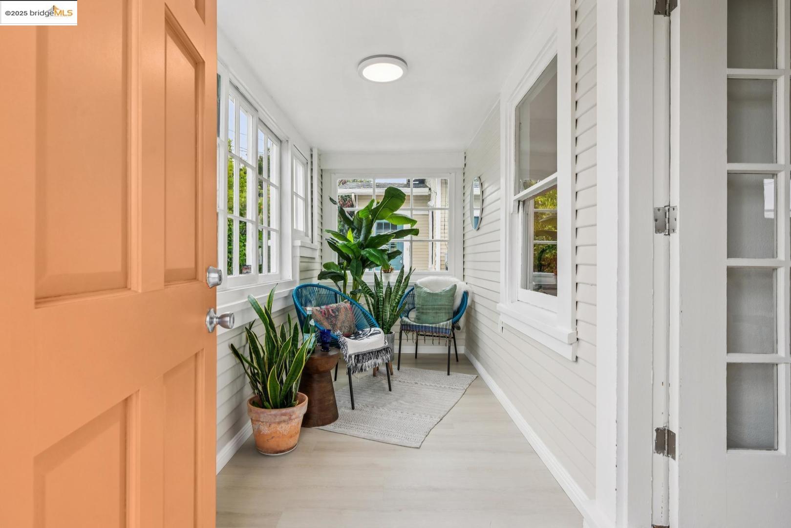 Detail Gallery Image 3 of 35 For 3644 Redding St, Oakland,  CA 94619 - 2 Beds | 1 Baths