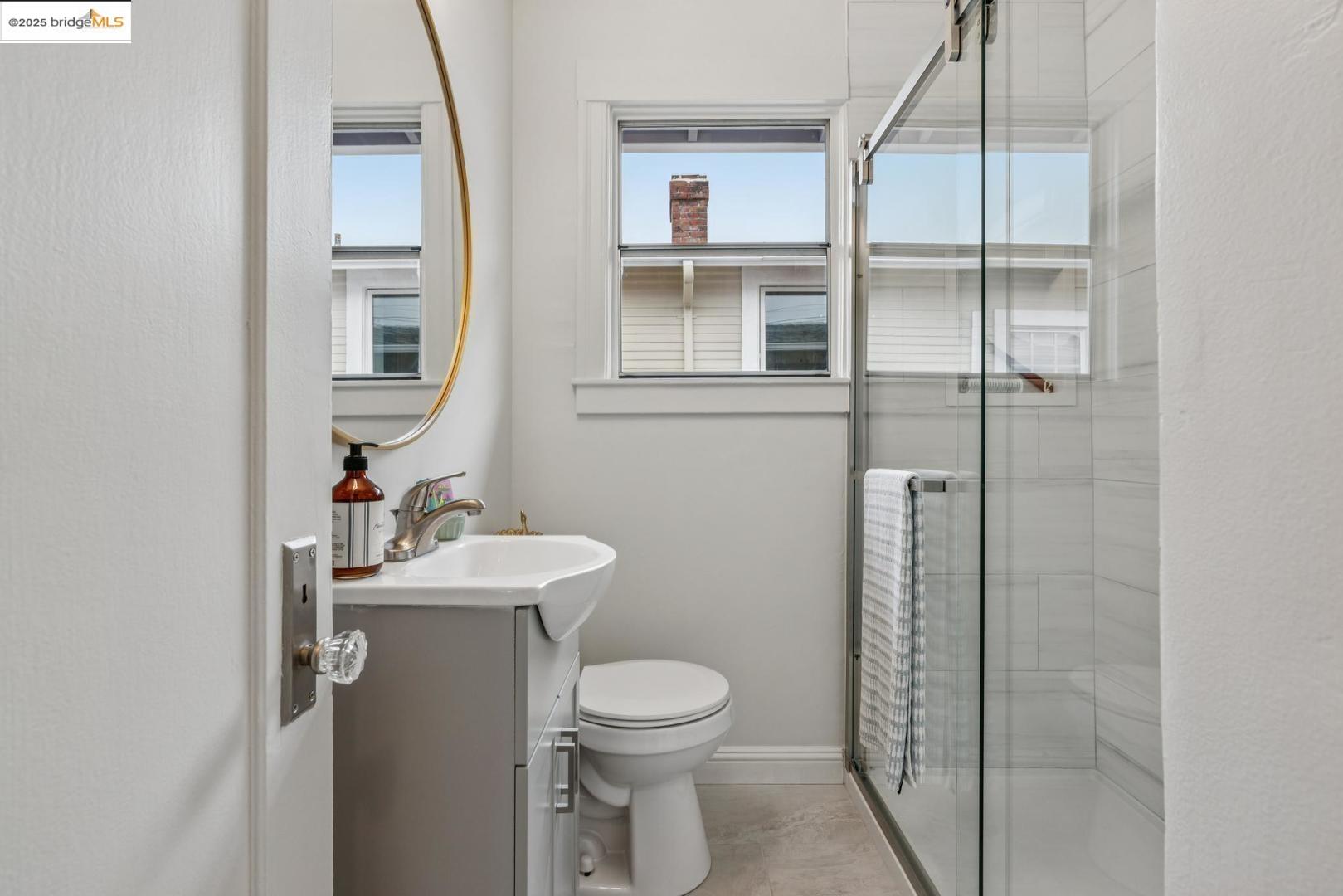 Detail Gallery Image 10 of 35 For 3644 Redding St, Oakland,  CA 94619 - 2 Beds | 1 Baths