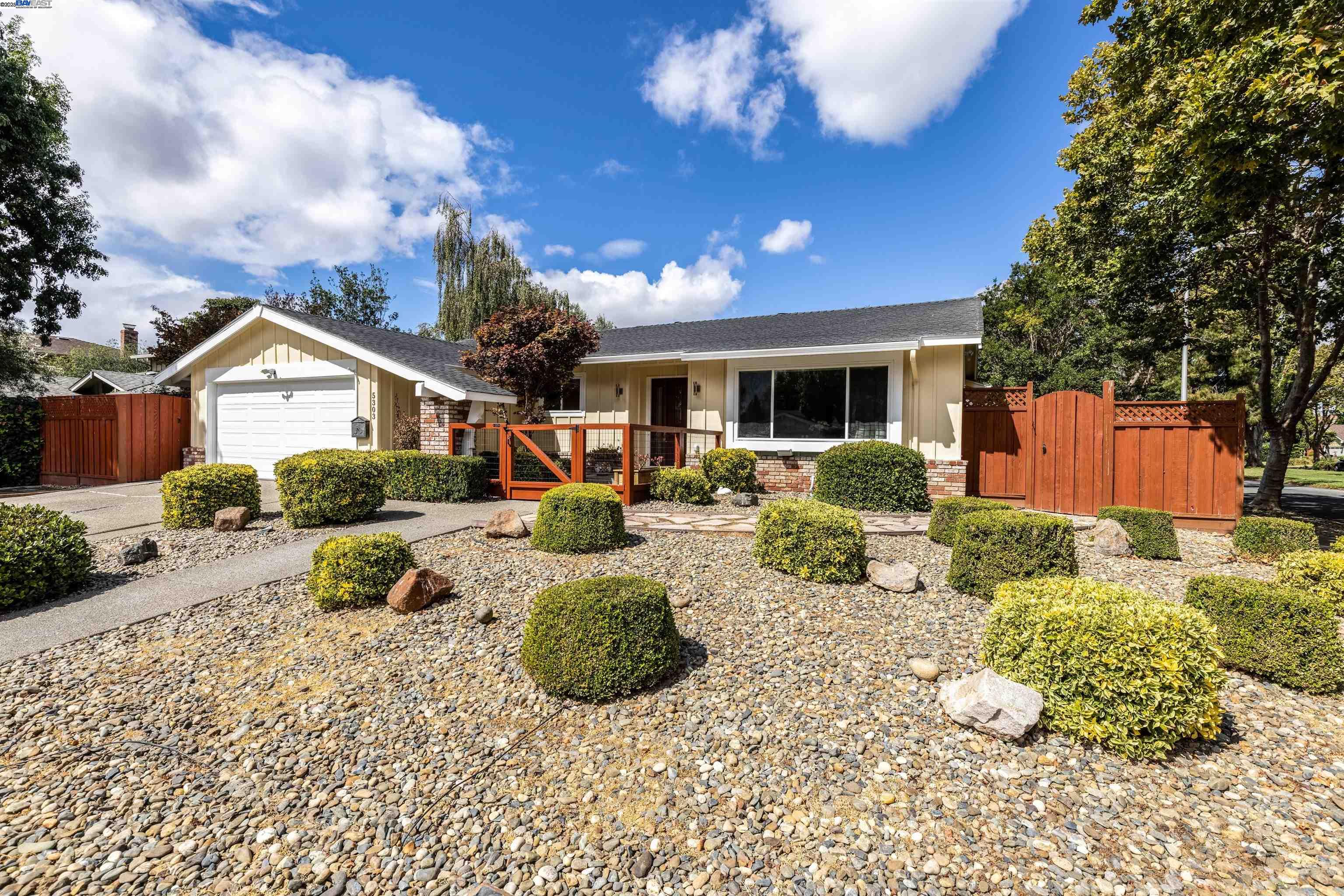 Detail Gallery Image 2 of 44 For 5303 Stirling Ct, Newark,  CA 94560 - 4 Beds | 2 Baths