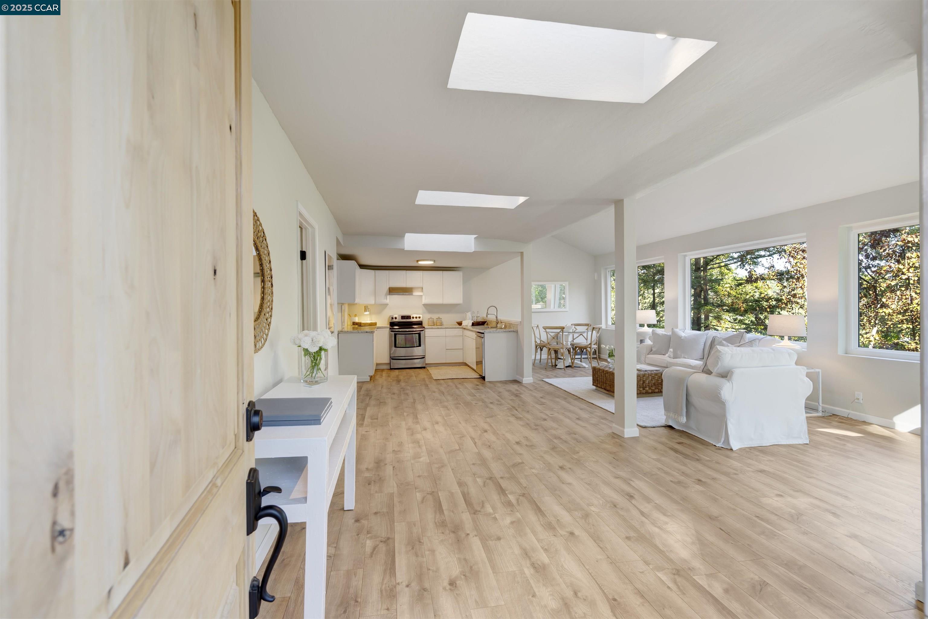 Detail Gallery Image 33 of 60 For 33 Marston Rd, Orinda,  CA 94563 - 4 Beds | 4/1 Baths