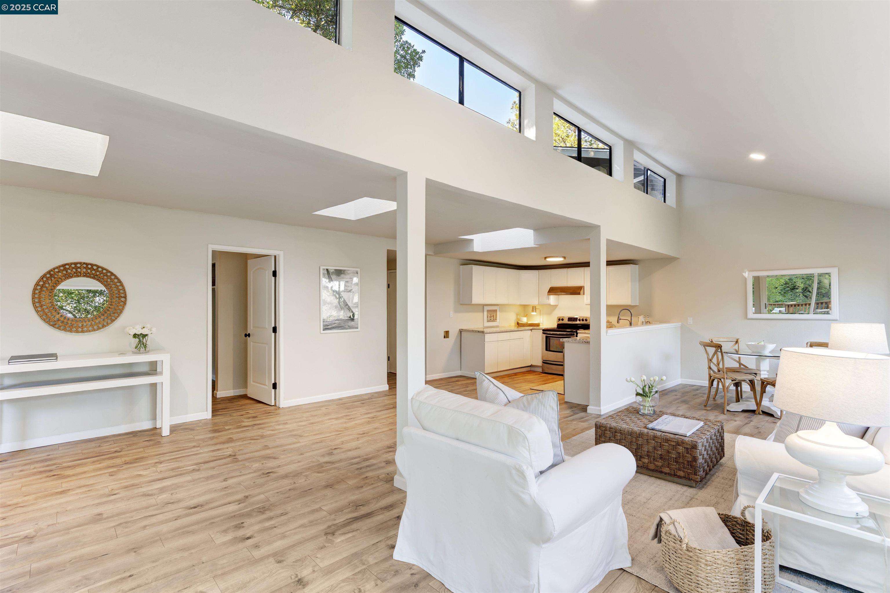 Detail Gallery Image 34 of 60 For 33 Marston Rd, Orinda,  CA 94563 - 4 Beds | 4/1 Baths