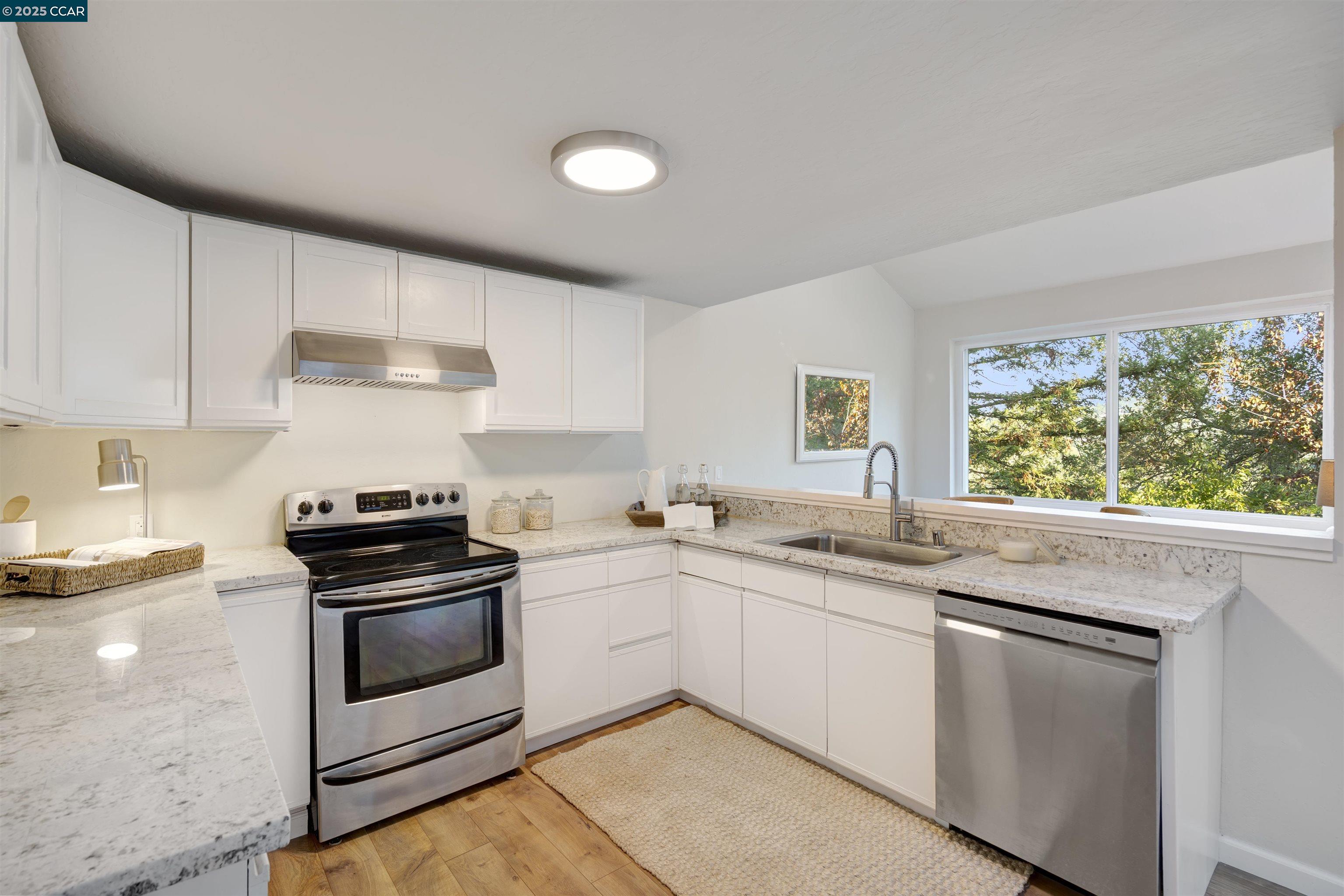 Detail Gallery Image 37 of 60 For 33 Marston Rd, Orinda,  CA 94563 - 4 Beds | 4/1 Baths