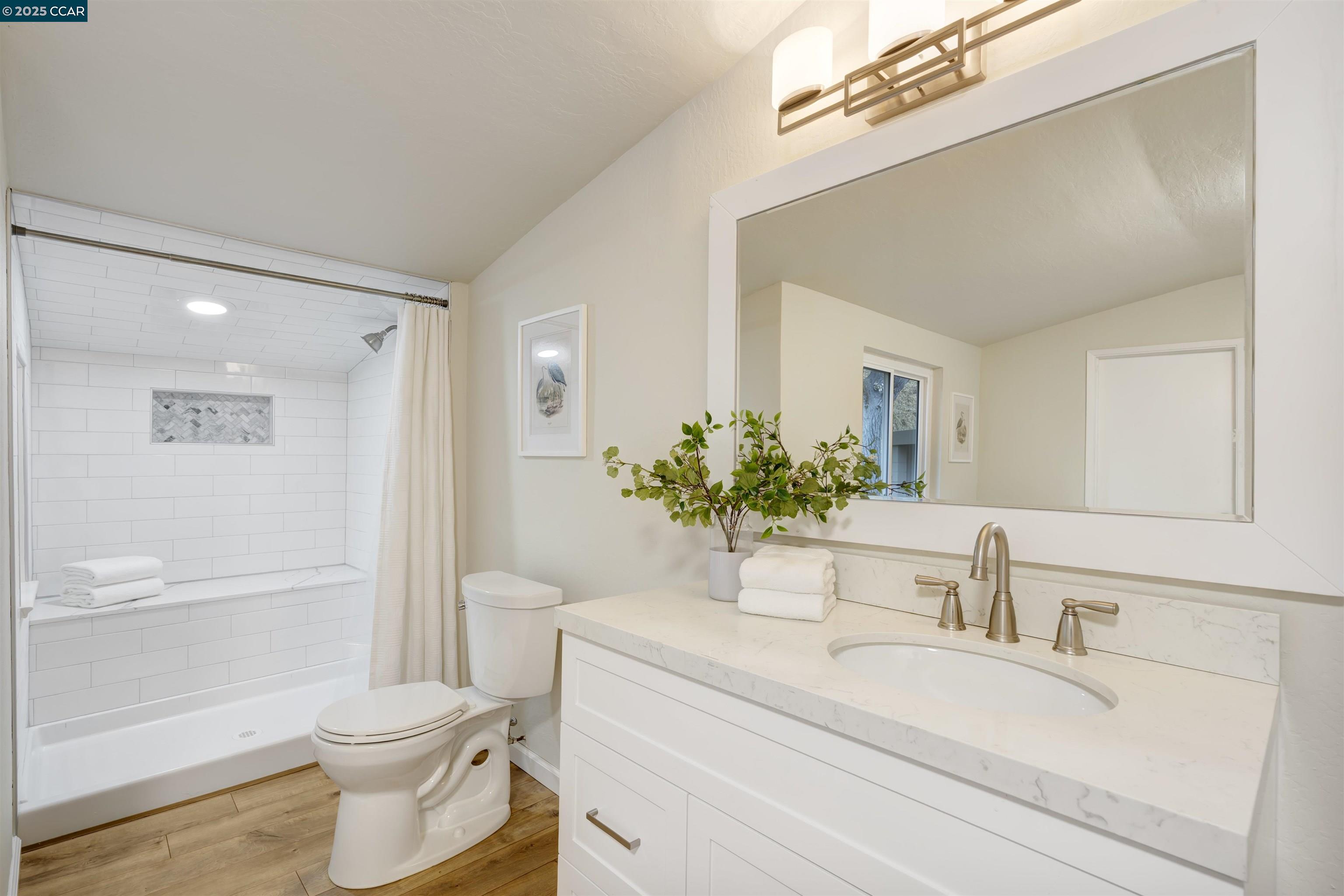 Detail Gallery Image 46 of 60 For 33 Marston Rd, Orinda,  CA 94563 - 4 Beds | 4/1 Baths