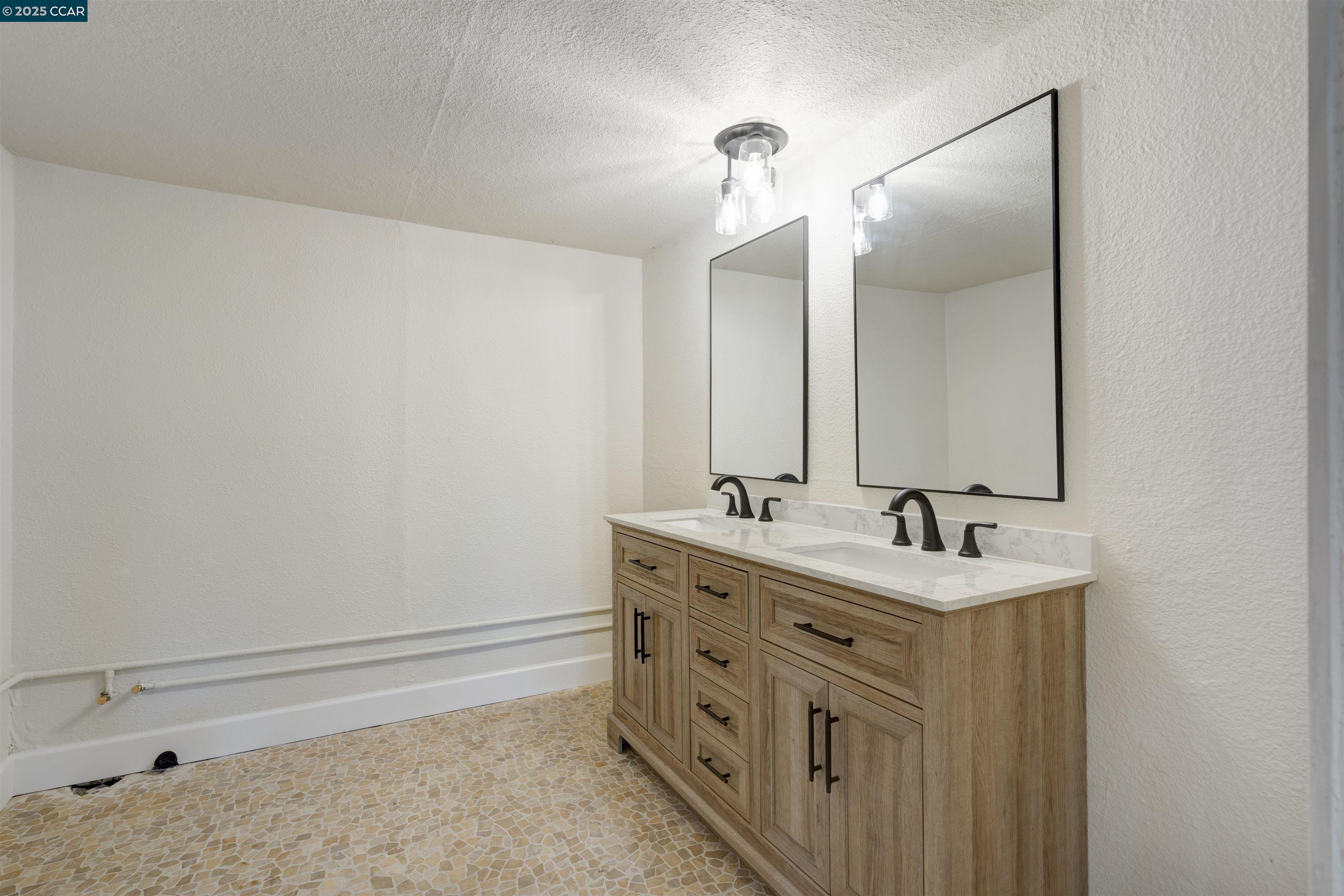 Detail Gallery Image 50 of 60 For 33 Marston Rd, Orinda,  CA 94563 - 4 Beds | 4/1 Baths