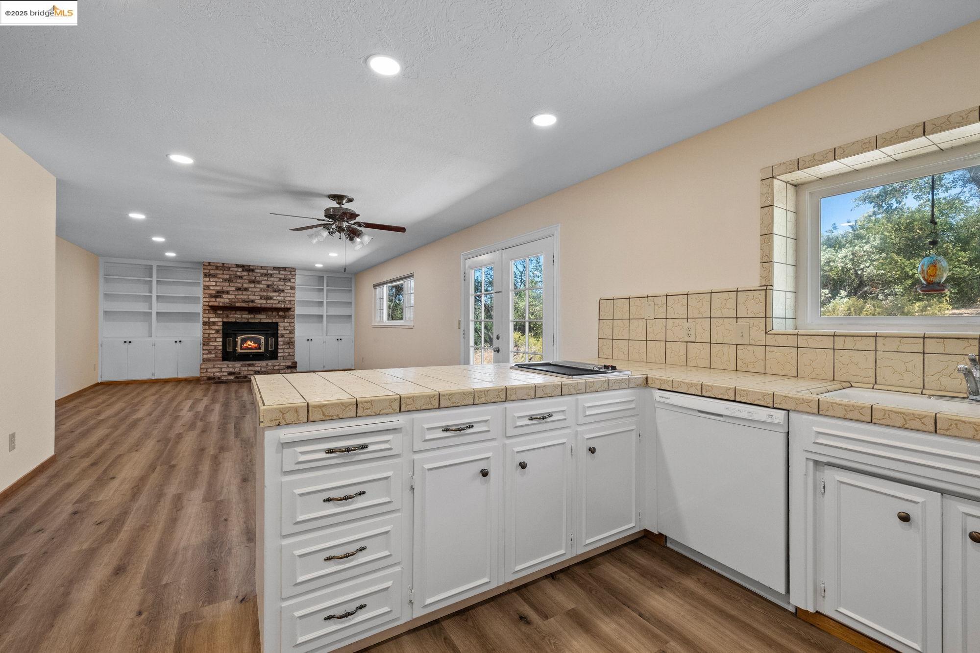Detail Gallery Image 16 of 41 For 18191 via Serena, Sonora,  CA 95370 - 3 Beds | 2/1 Baths