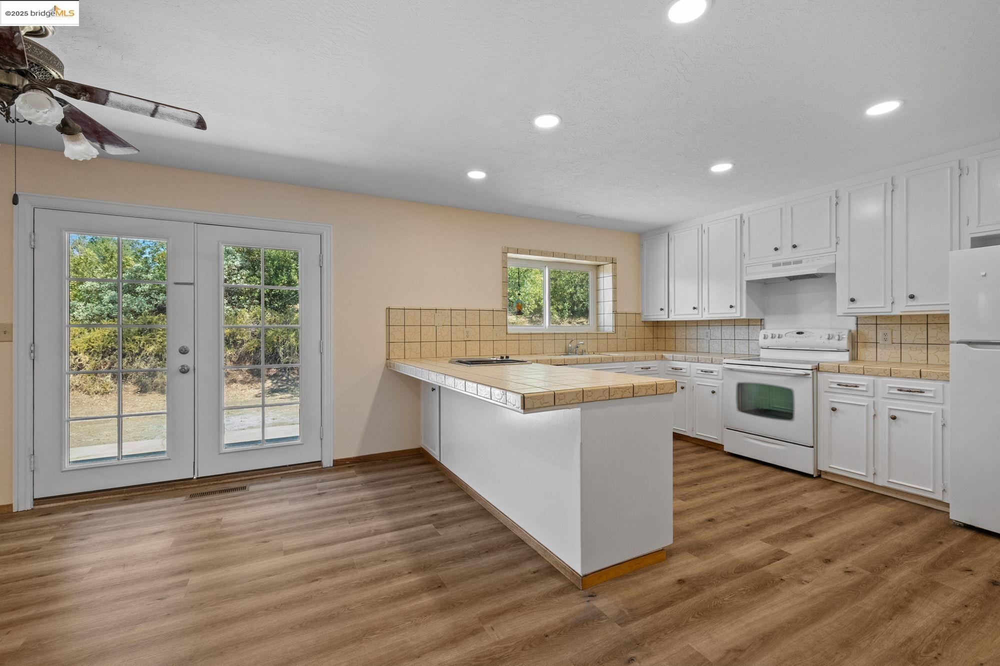 Detail Gallery Image 17 of 41 For 18191 via Serena, Sonora,  CA 95370 - 3 Beds | 2/1 Baths