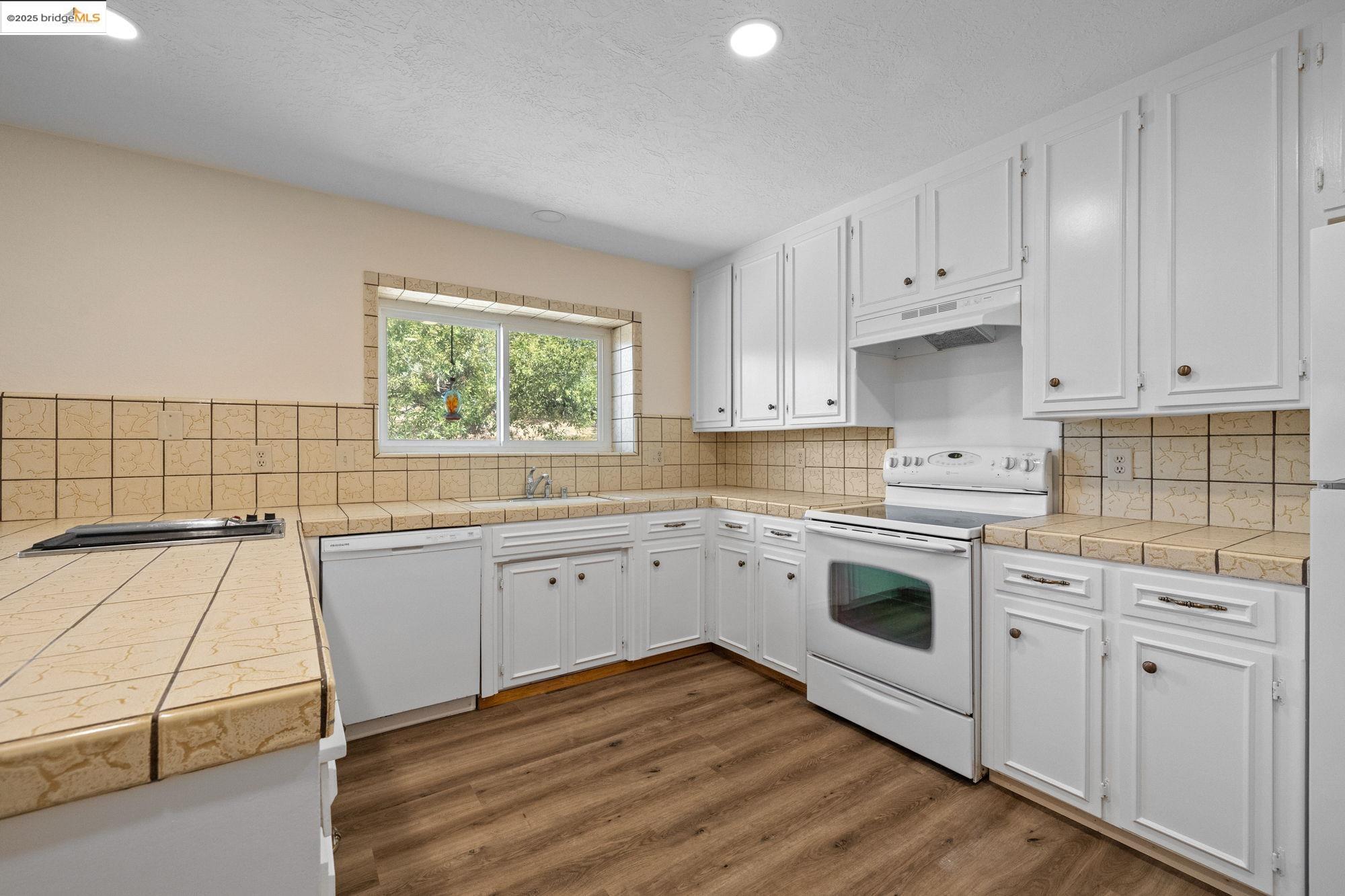 Detail Gallery Image 18 of 41 For 18191 via Serena, Sonora,  CA 95370 - 3 Beds | 2/1 Baths
