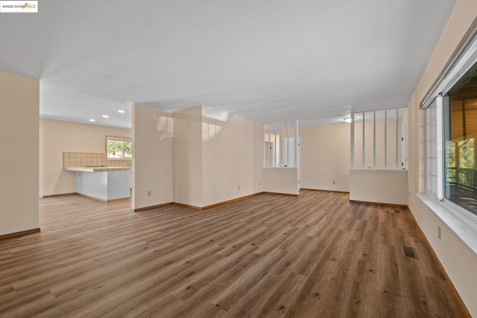 Detail Gallery Image 4 of 41 For 18191 via Serena, Sonora,  CA 95370 - 3 Beds | 2/1 Baths