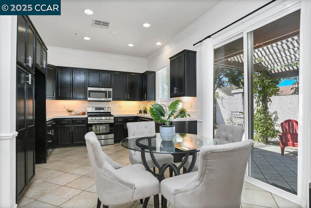 Detail Gallery Image 12 of 39 For 561 Mendota St, Brentwood,  CA 94513 - 3 Beds | 3 Baths