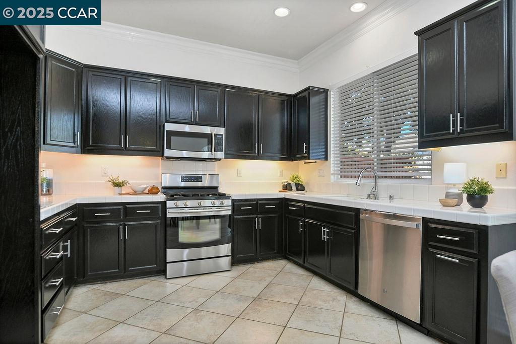 Detail Gallery Image 13 of 39 For 561 Mendota St, Brentwood,  CA 94513 - 3 Beds | 3 Baths