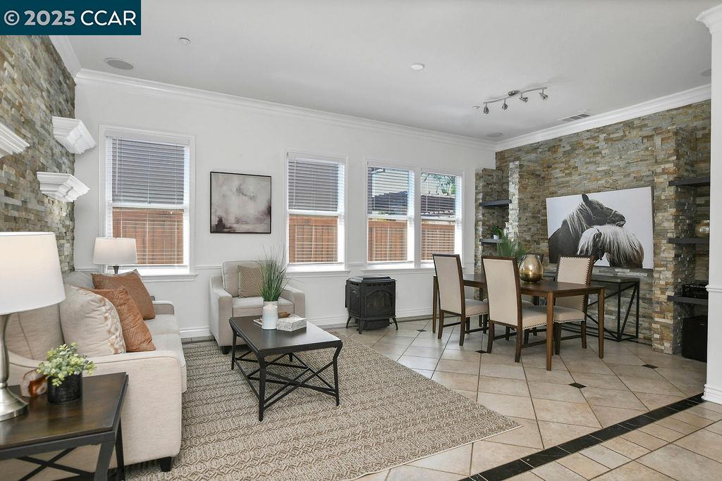 Detail Gallery Image 5 of 39 For 561 Mendota St, Brentwood,  CA 94513 - 3 Beds | 3 Baths