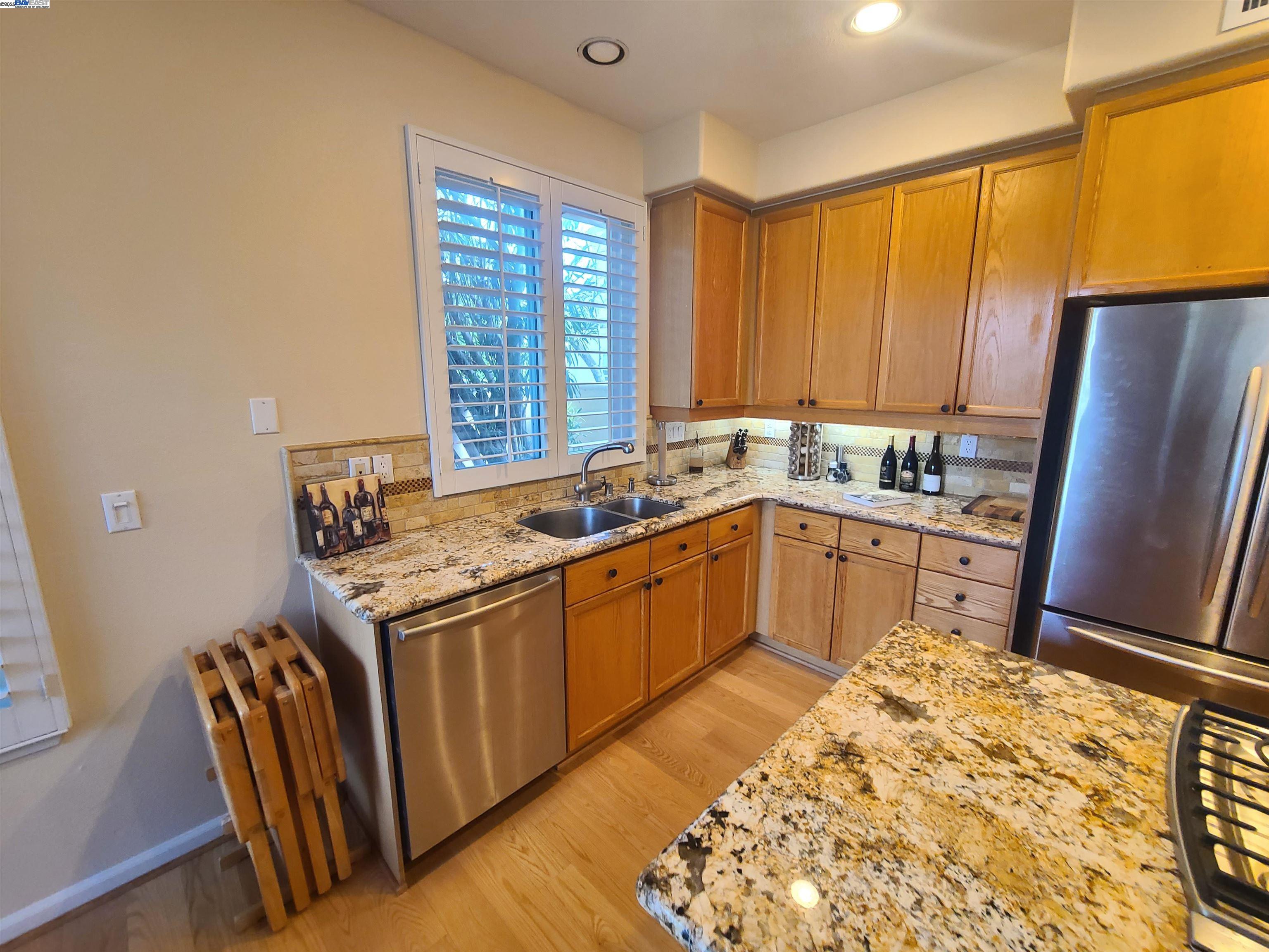Detail Gallery Image 11 of 24 For 4385 Diavila Ave, Pleasanton,  CA 94588 - 3 Beds | 2/1 Baths