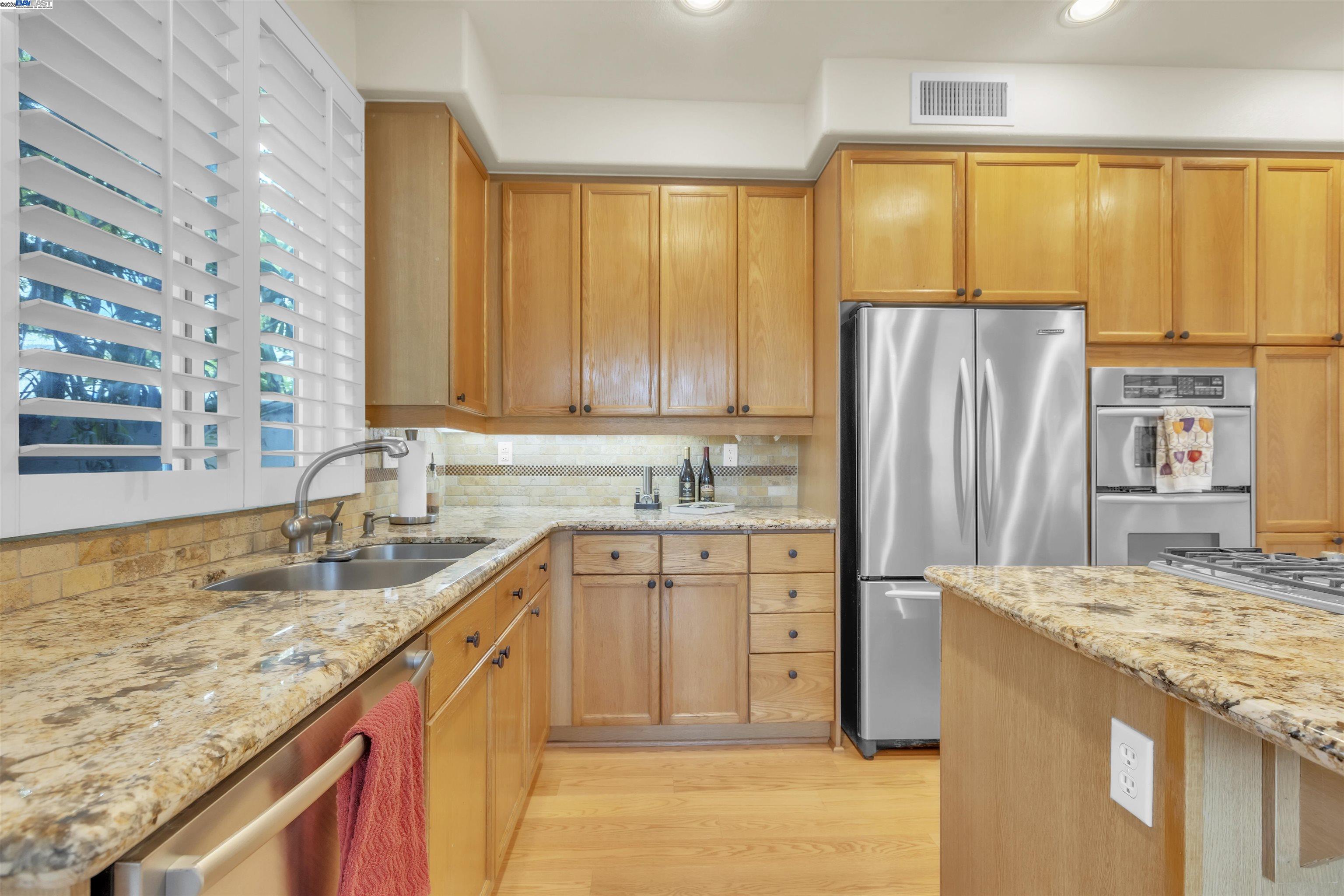 Detail Gallery Image 14 of 38 For 4385 Diavila Ave, Pleasanton,  CA 94588 - 3 Beds | 2/1 Baths