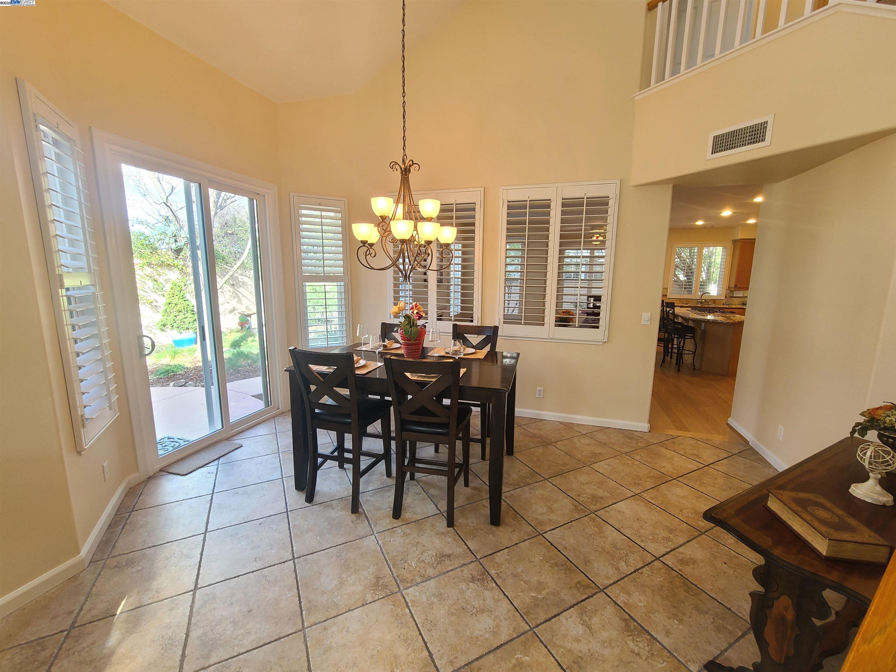 Detail Gallery Image 5 of 24 For 4385 Diavila Ave, Pleasanton,  CA 94588 - 3 Beds | 2/1 Baths