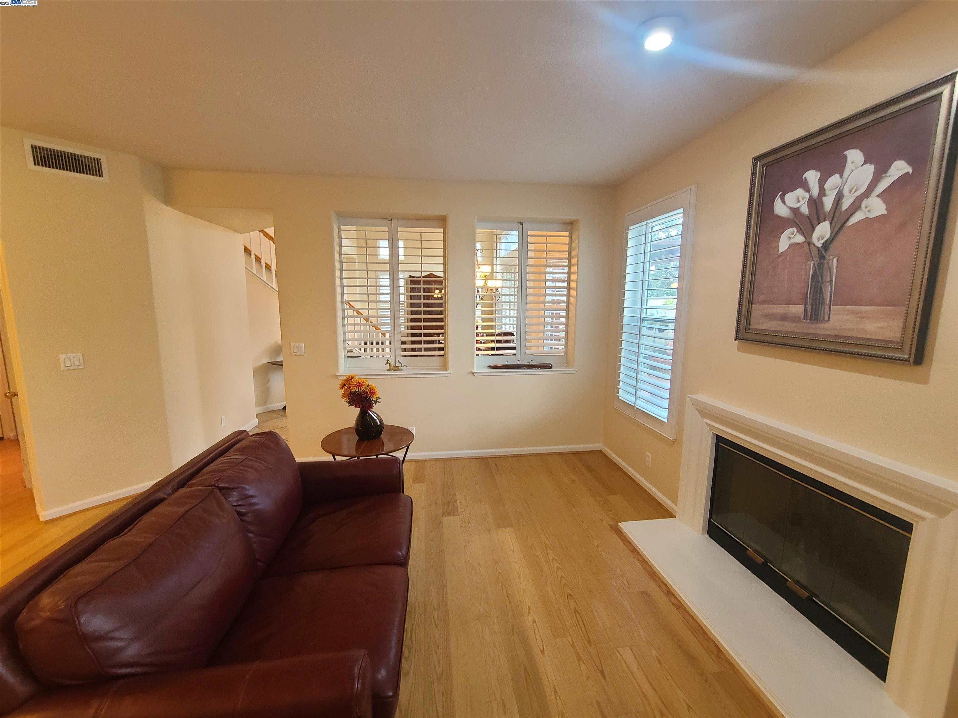 Detail Gallery Image 7 of 24 For 4385 Diavila Ave, Pleasanton,  CA 94588 - 3 Beds | 2/1 Baths