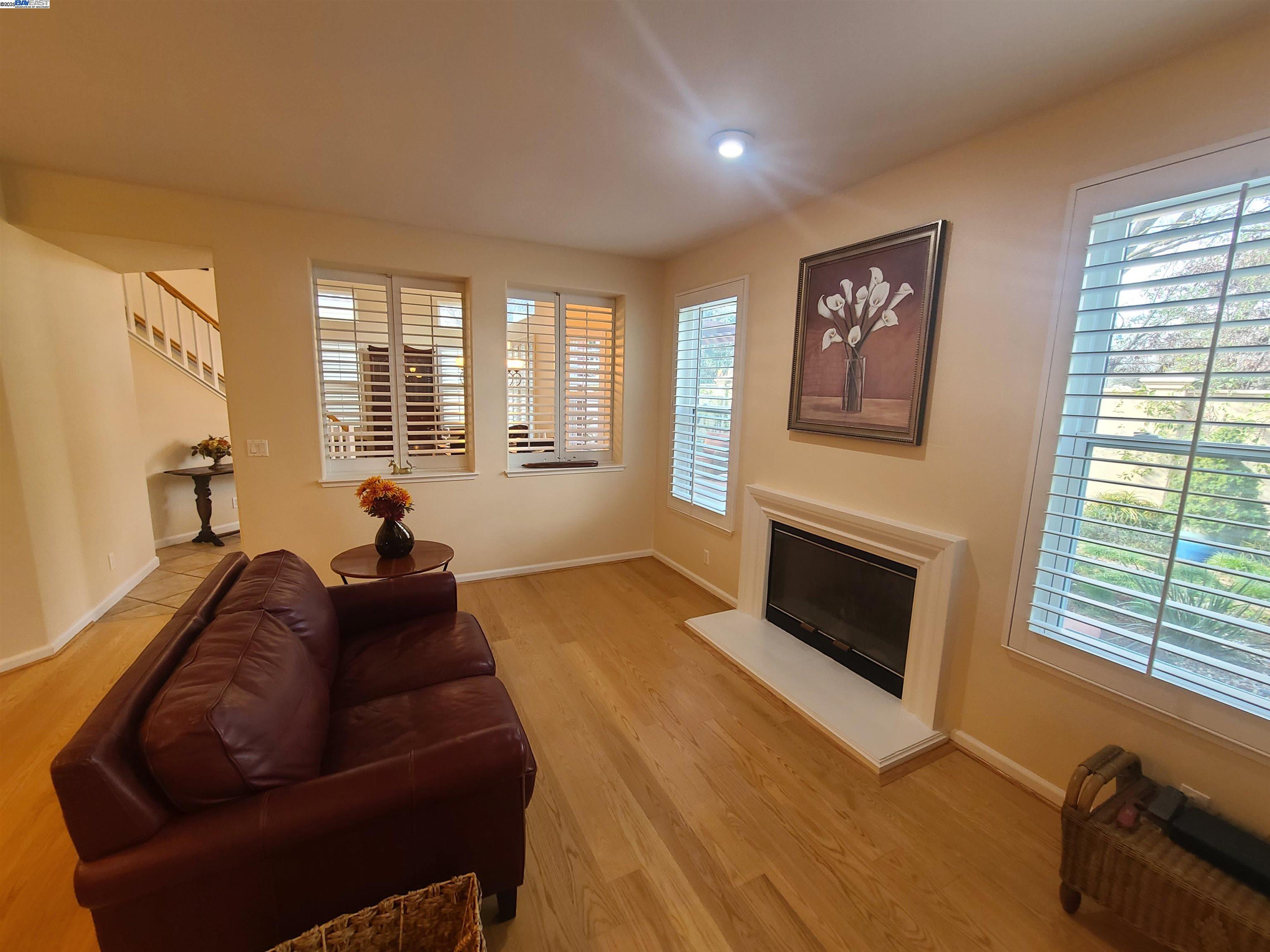 Detail Gallery Image 8 of 24 For 4385 Diavila Ave, Pleasanton,  CA 94588 - 3 Beds | 2/1 Baths
