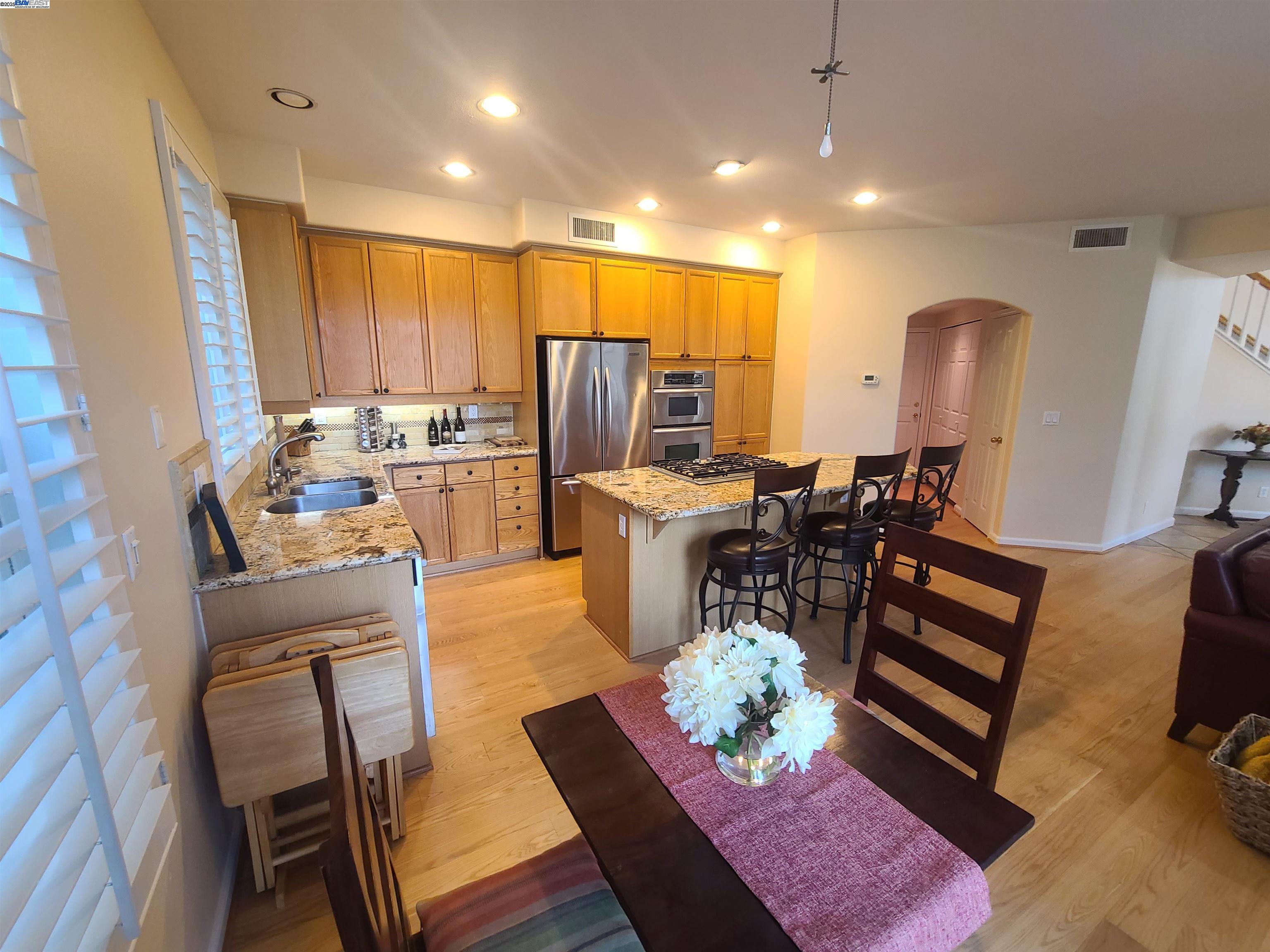 Detail Gallery Image 10 of 24 For 4385 Diavila Ave, Pleasanton,  CA 94588 - 3 Beds | 2/1 Baths