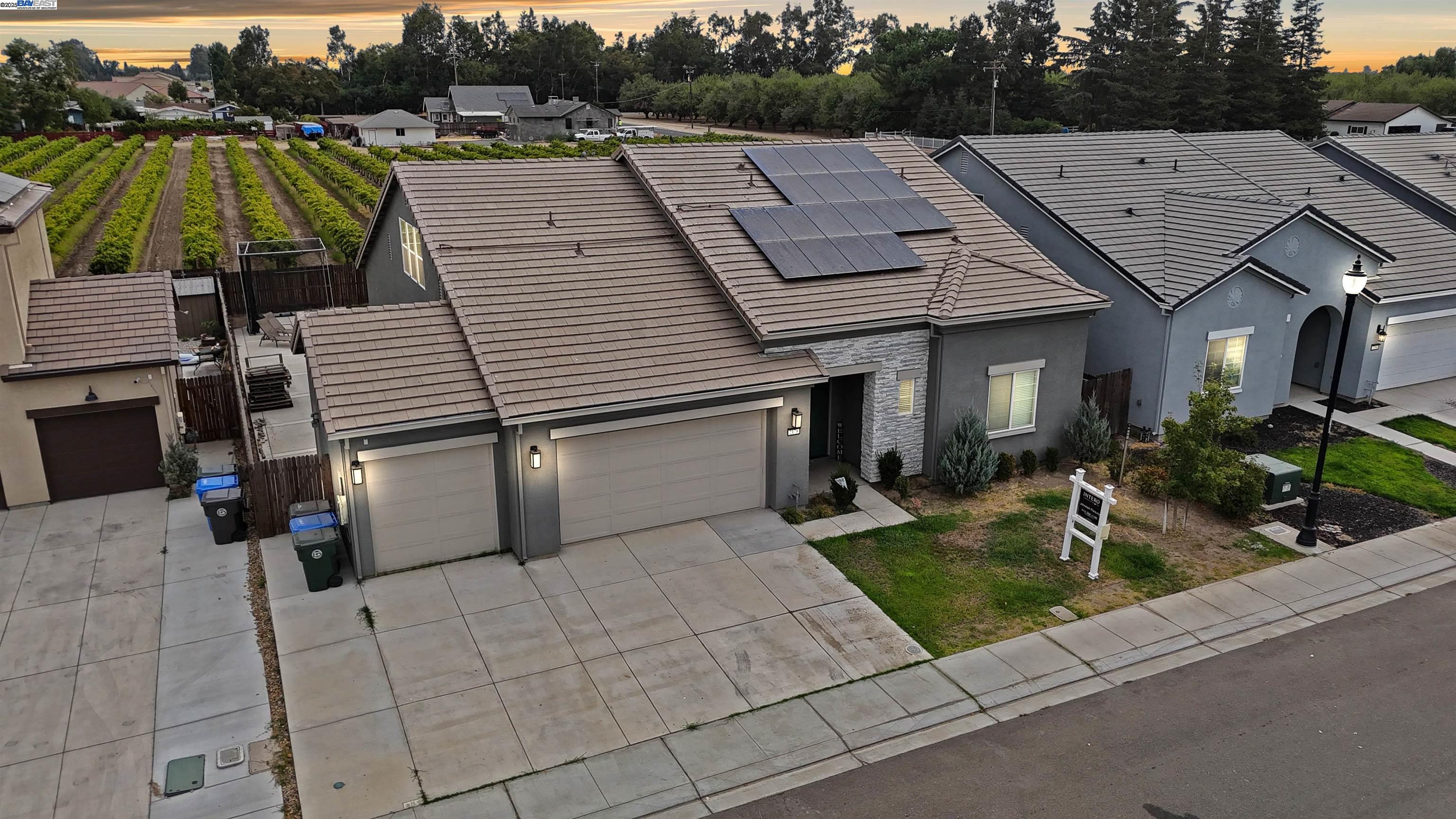 Detail Gallery Image 1 of 43 For 2178 Al Fonseca Ln, Manteca,  CA 95337 - 4 Beds | 3/1 Baths