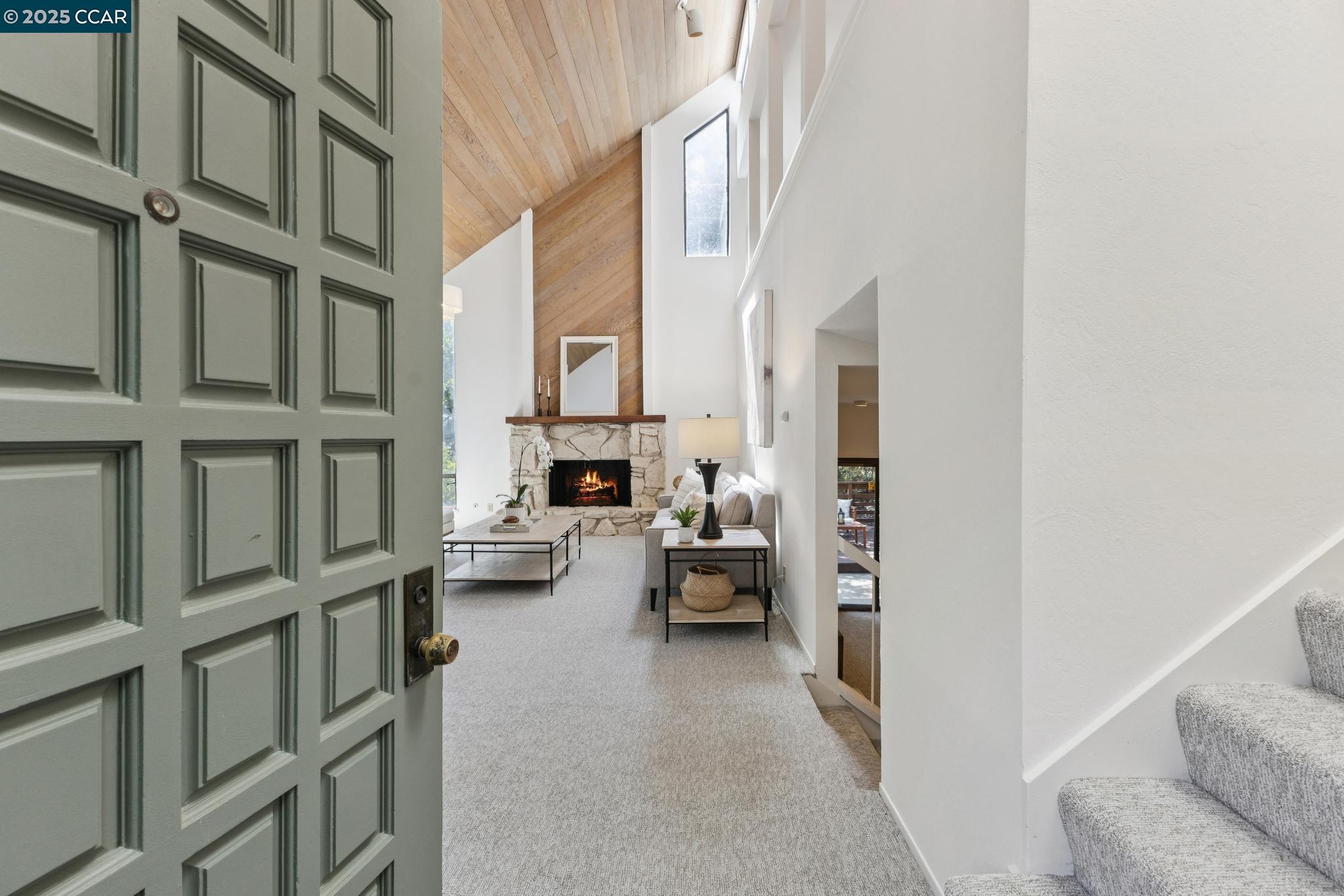 Detail Gallery Image 2 of 39 For 39 Saint Stephens Dr, Orinda,  CA 94563 - 4 Beds | 2/1 Baths