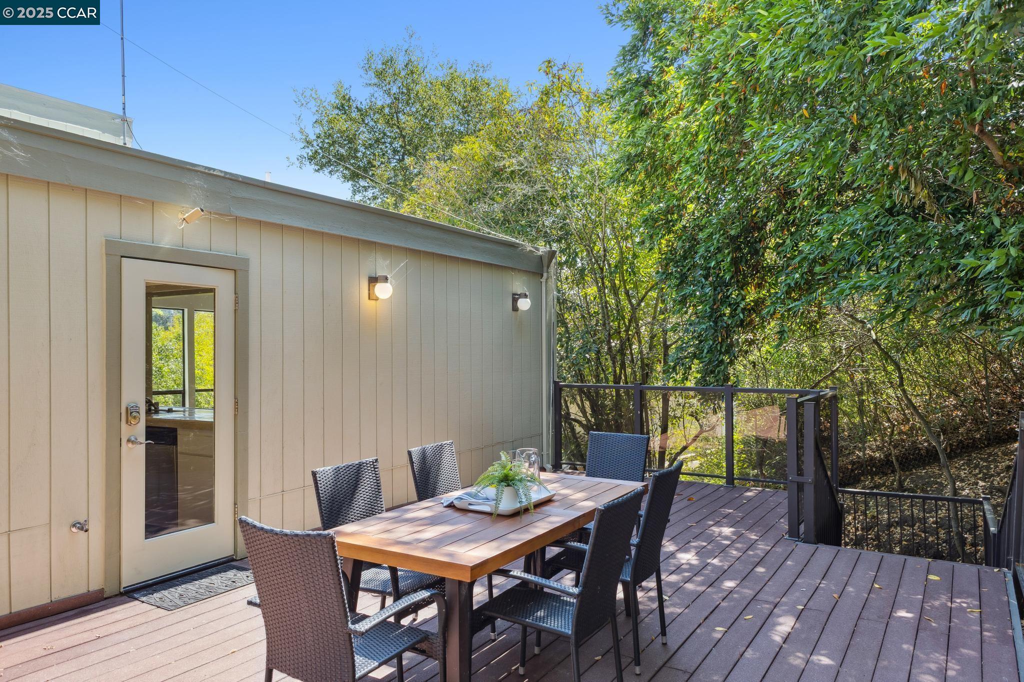 Detail Gallery Image 17 of 39 For 39 Saint Stephens Dr, Orinda,  CA 94563 - 4 Beds | 2/1 Baths